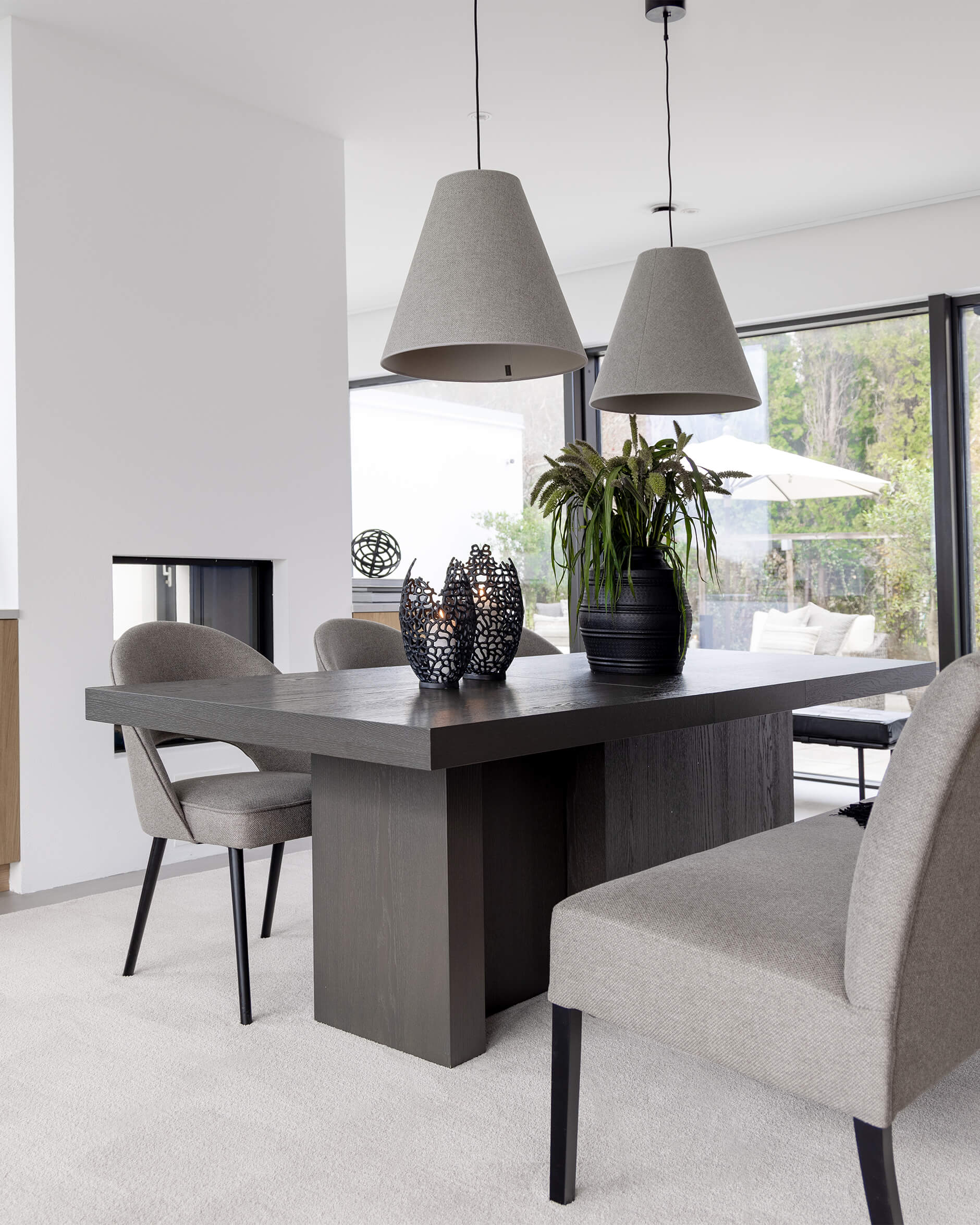 Parker matbord mörkgrå