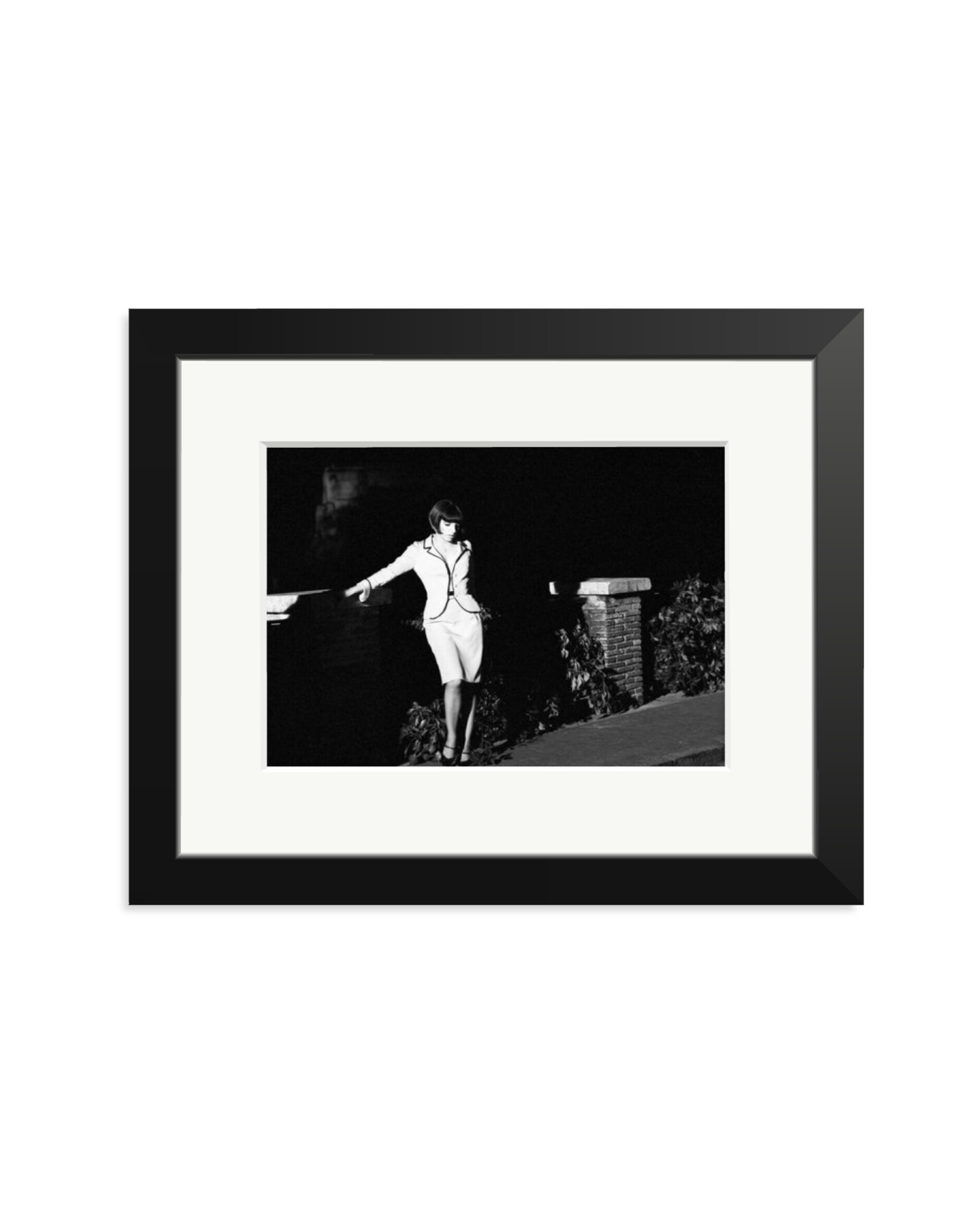 Liza Minnelli on set Black / Small