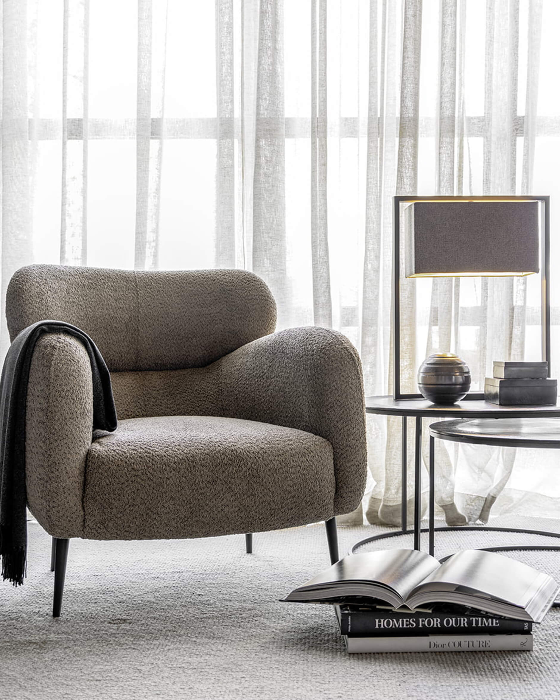 Donati frame bordslampa svart