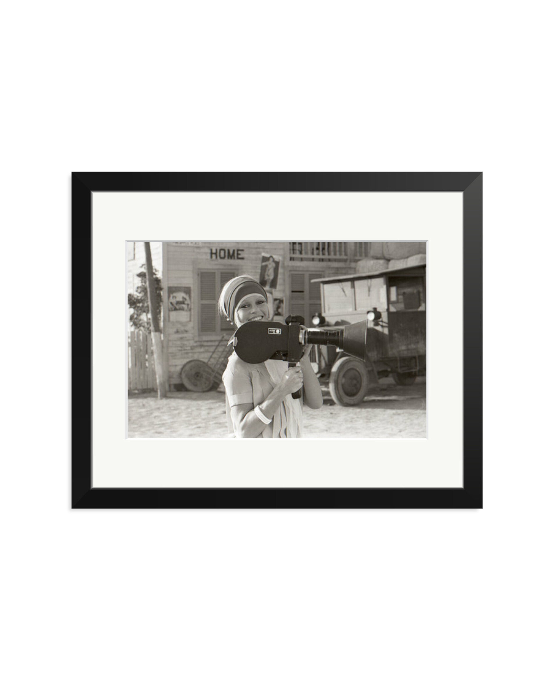 Brigitte films Black / Medium