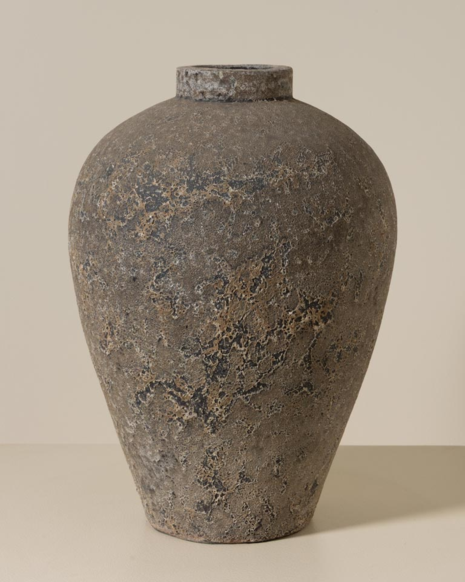 Hadley terracotta pot