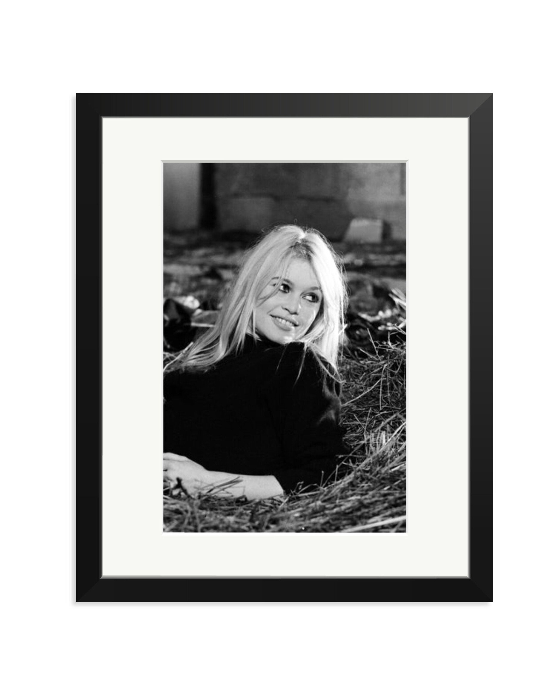 Brigitte on the set of 'A Coeur joie' Black / Medium