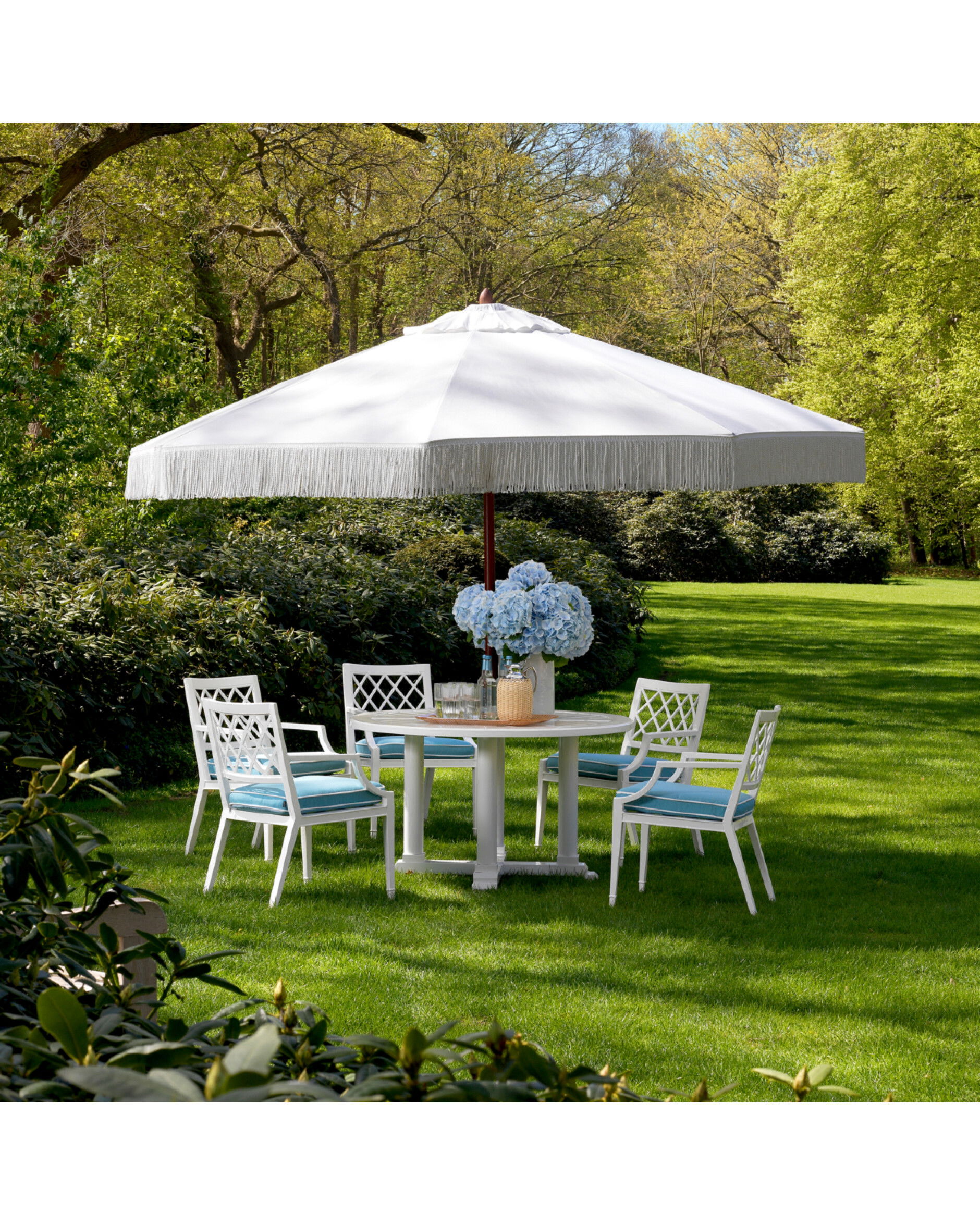 Bell Rive matbord runt vit