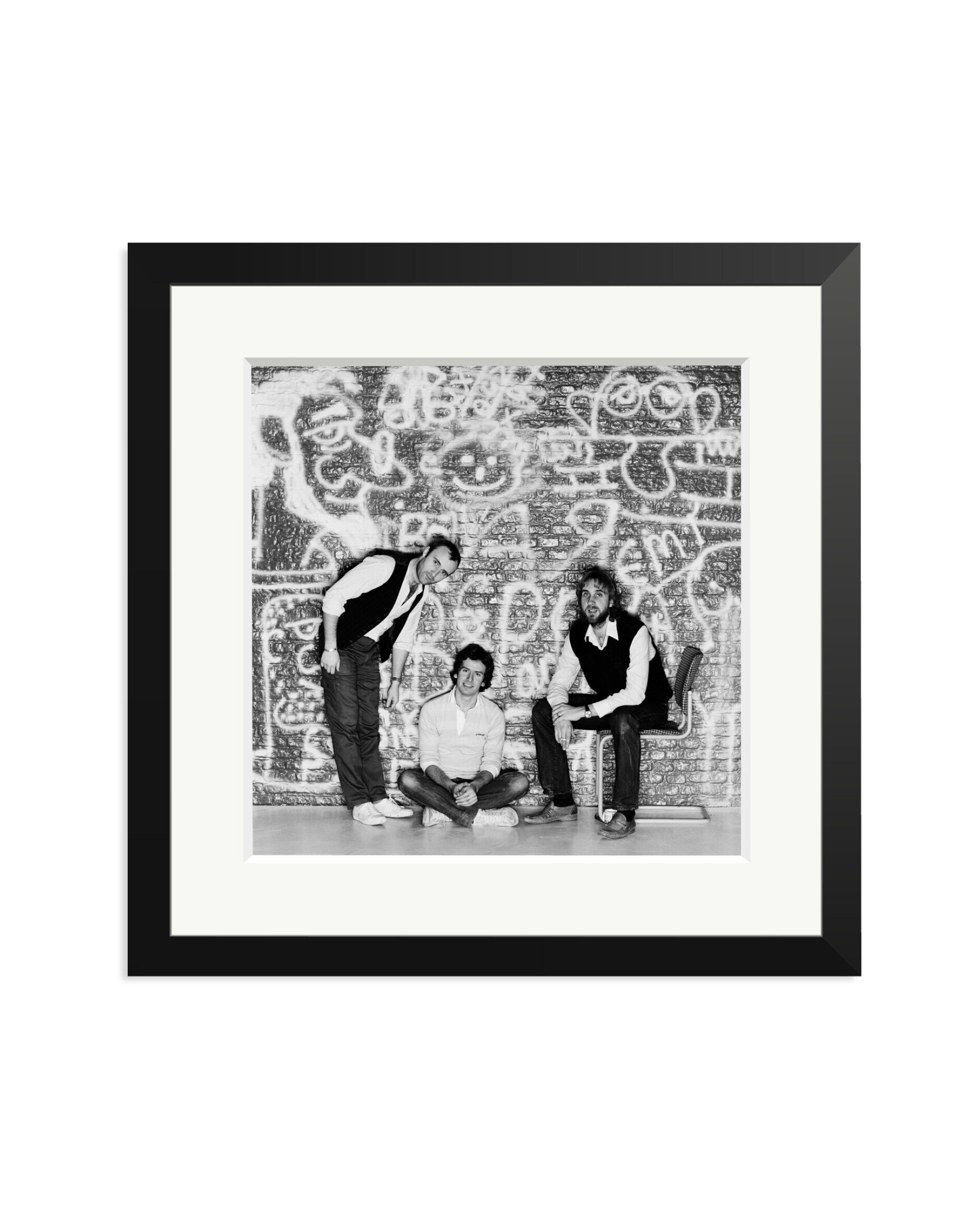 Genesis in Sheperton Studios Black / Medium