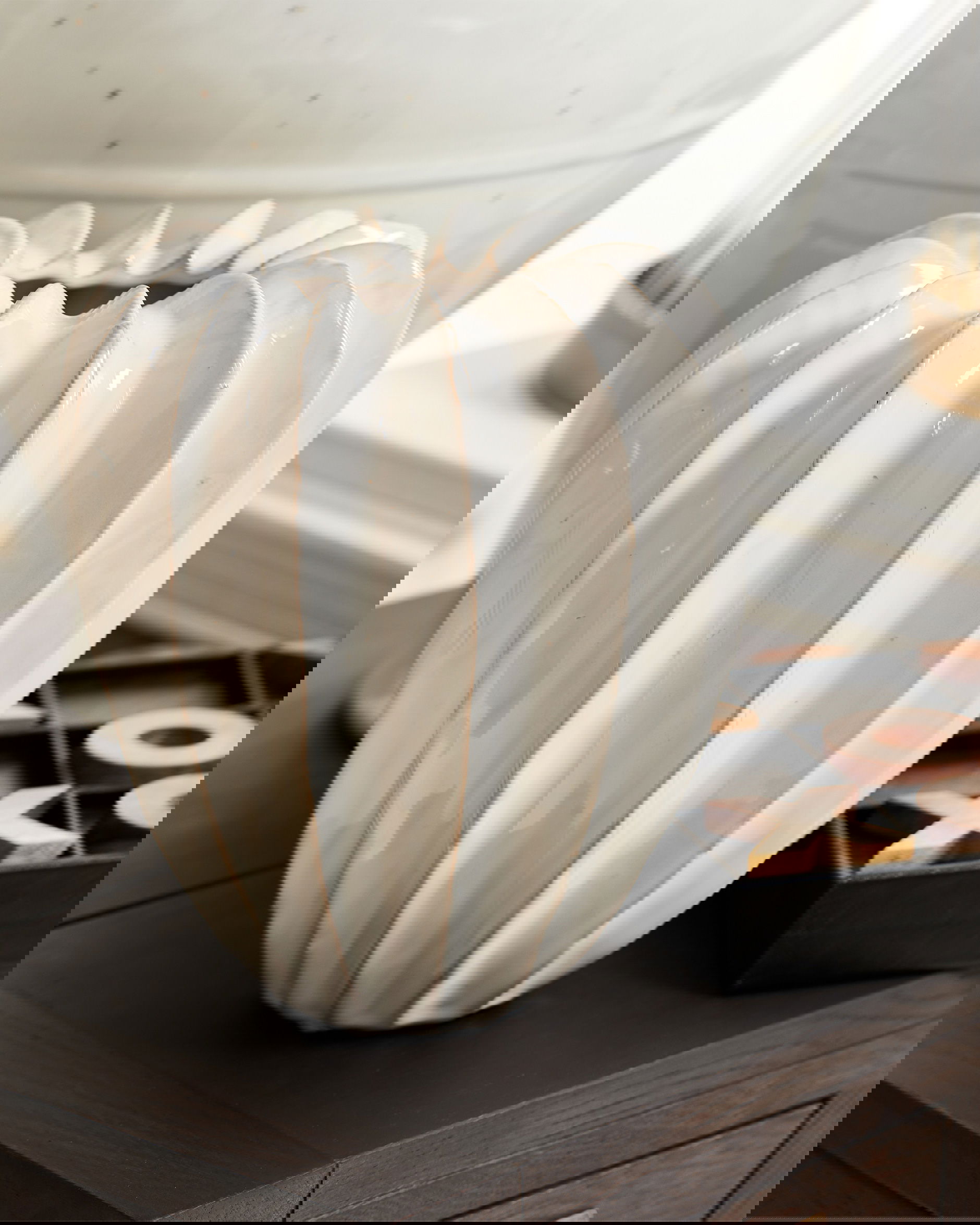 Lillian vas off-white