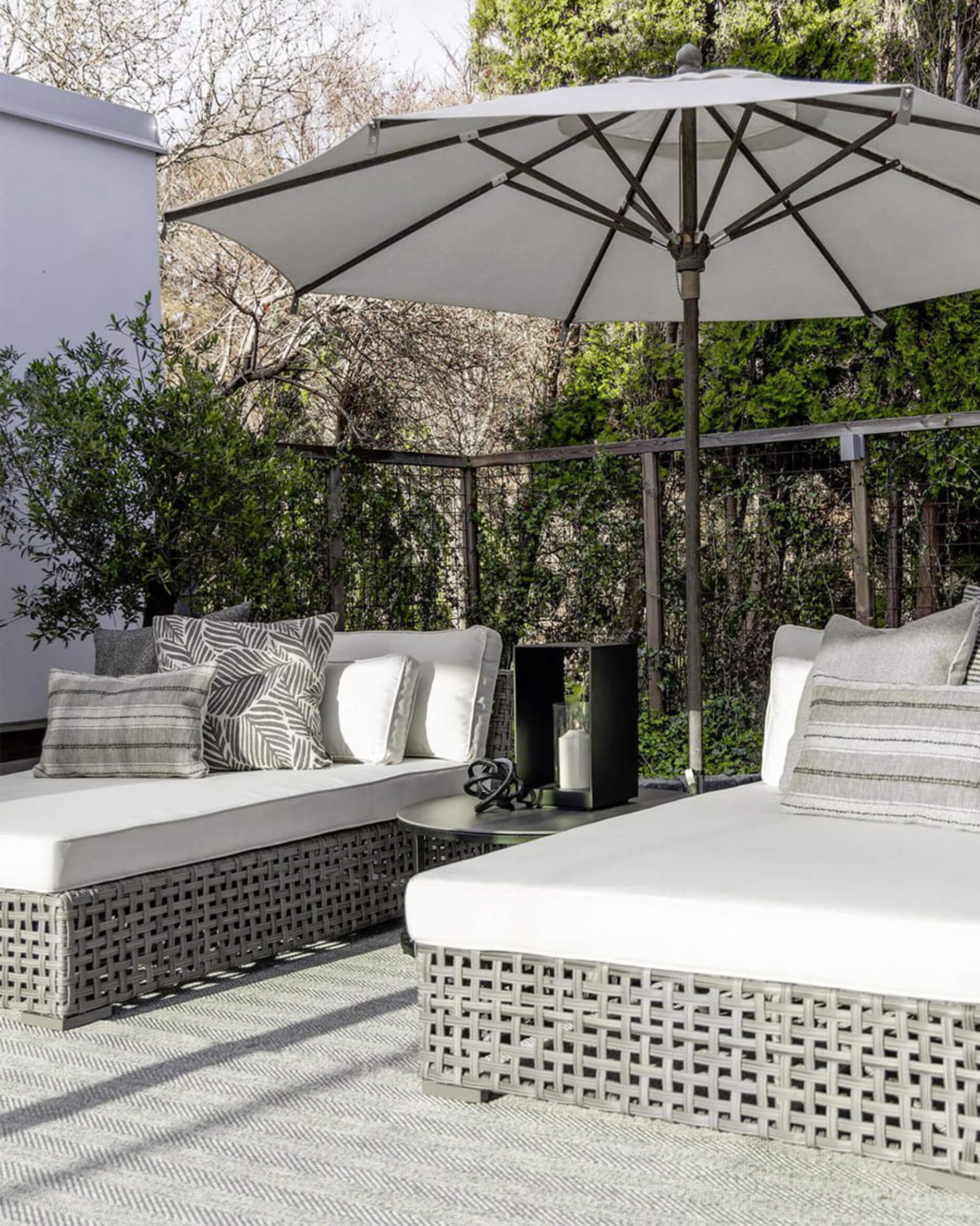 Romano soffbord rund grafit