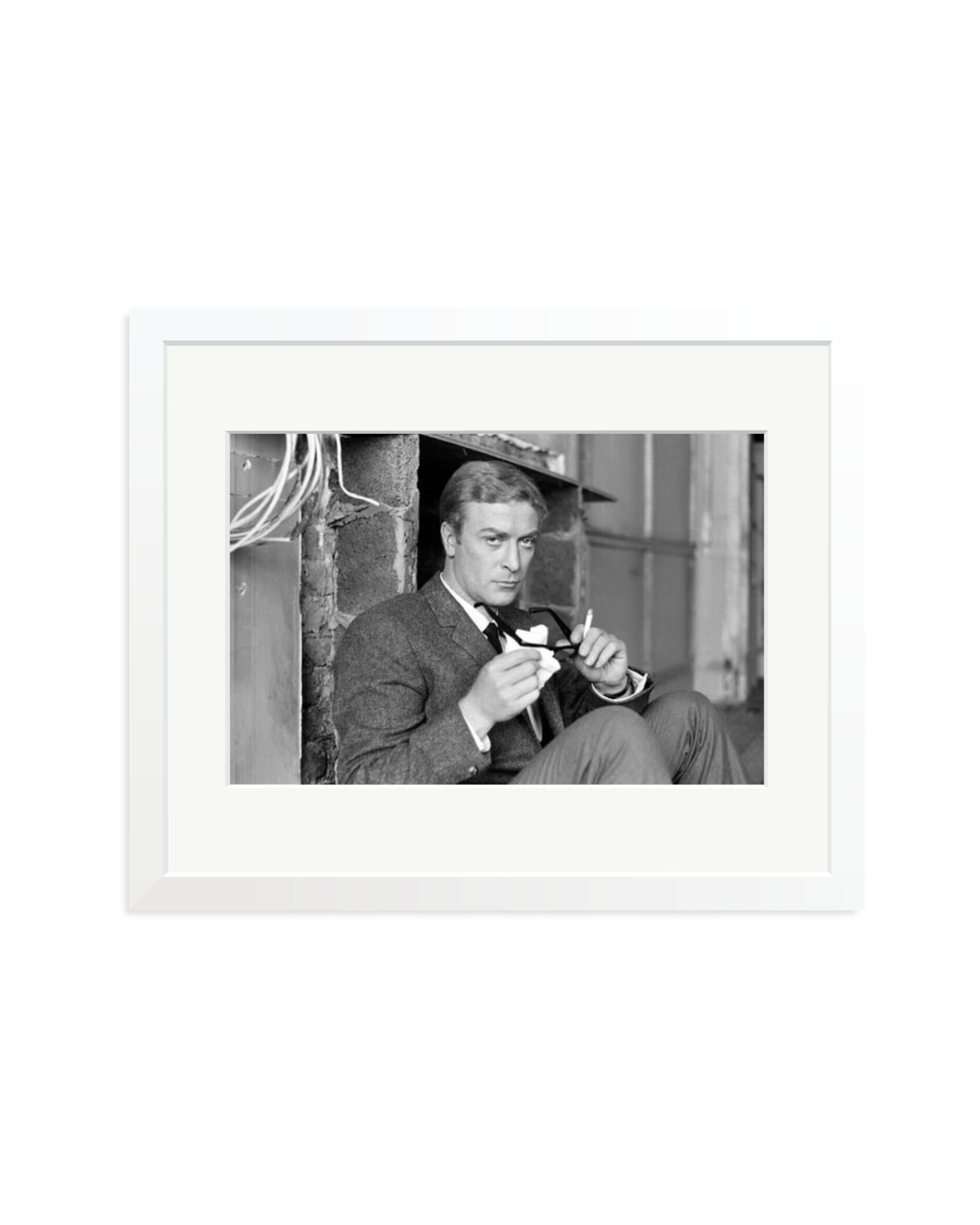 Caine on the set White / Medium