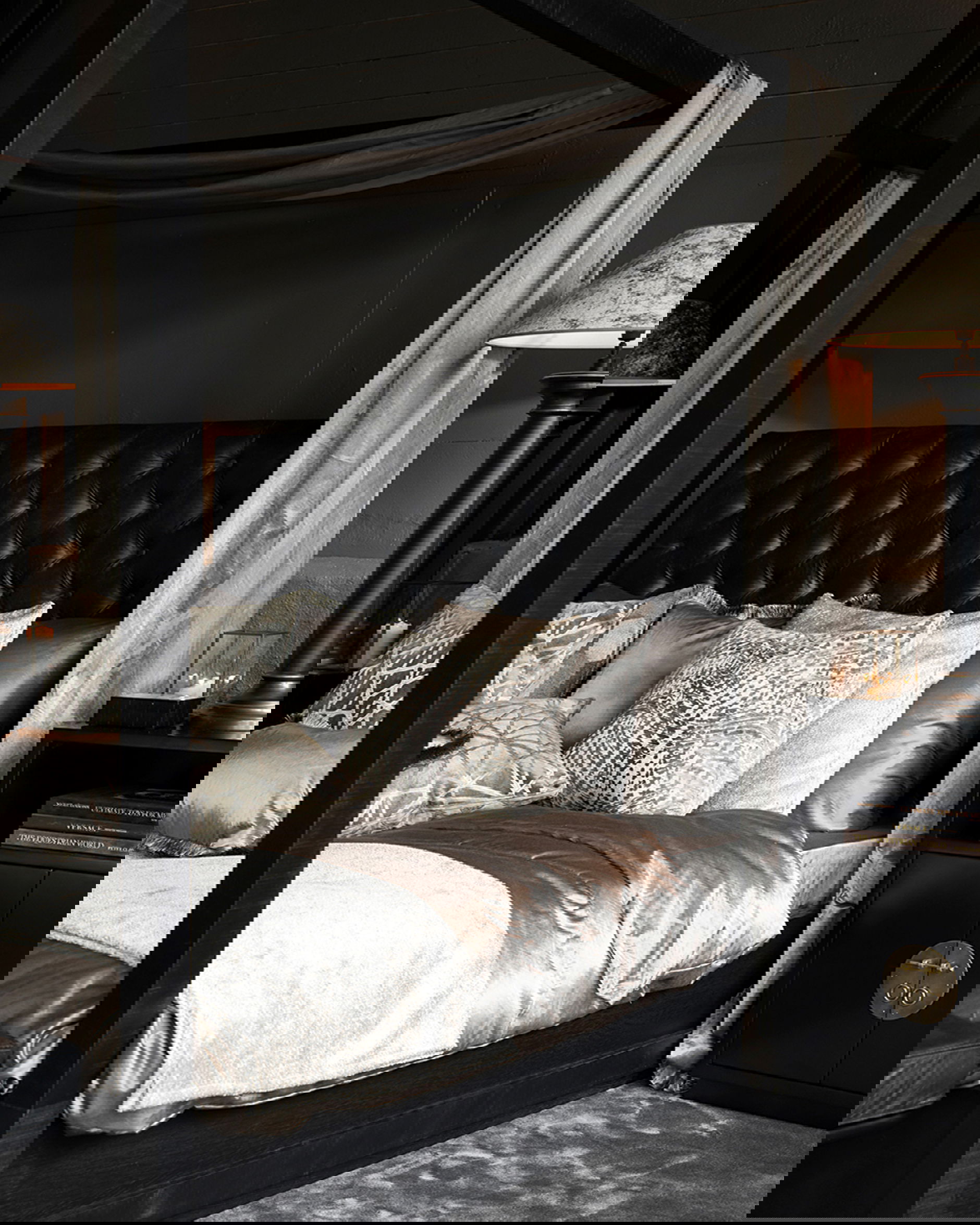 Hunter sängram svart