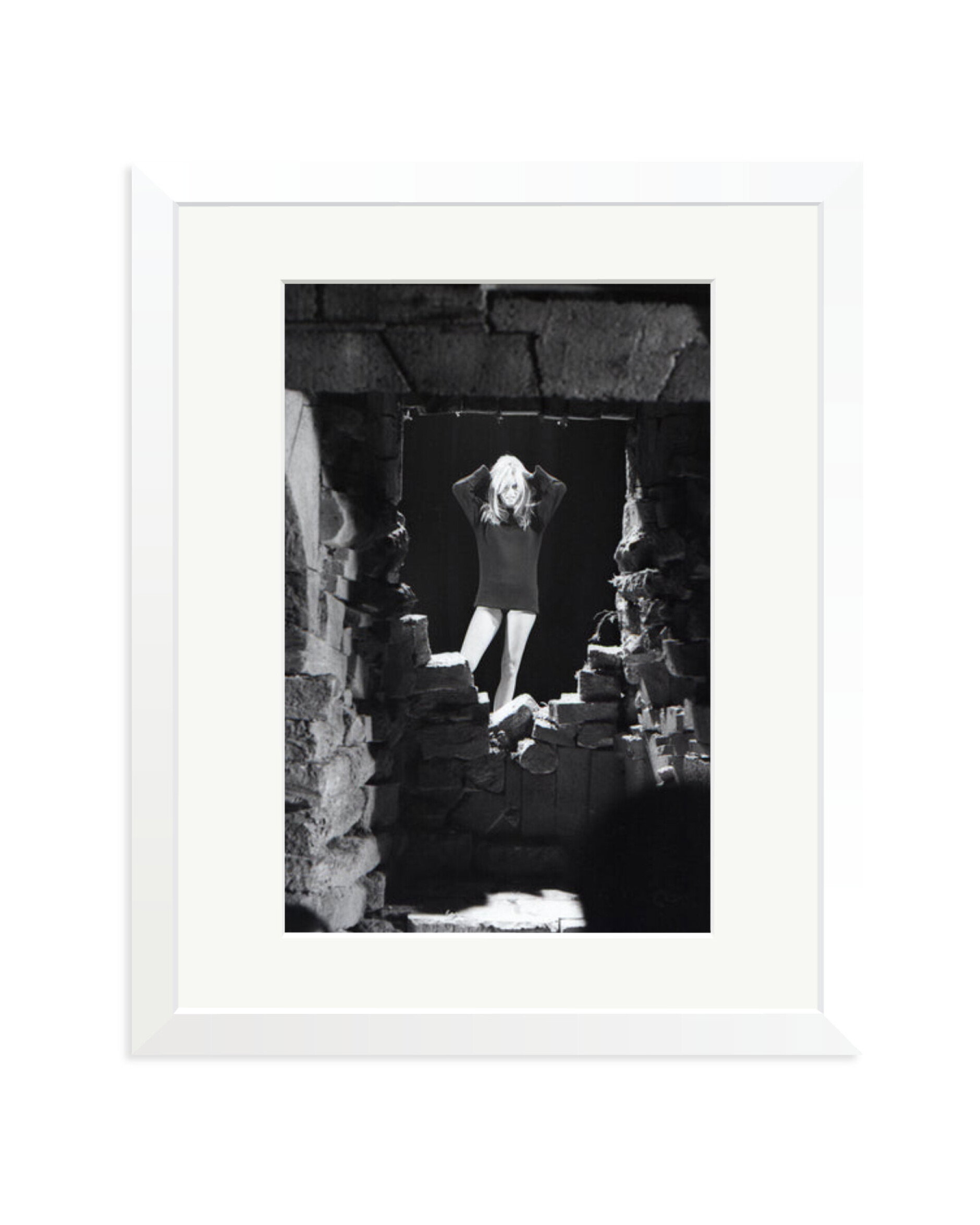Bardot on the set of 'Skalako' White / Medium