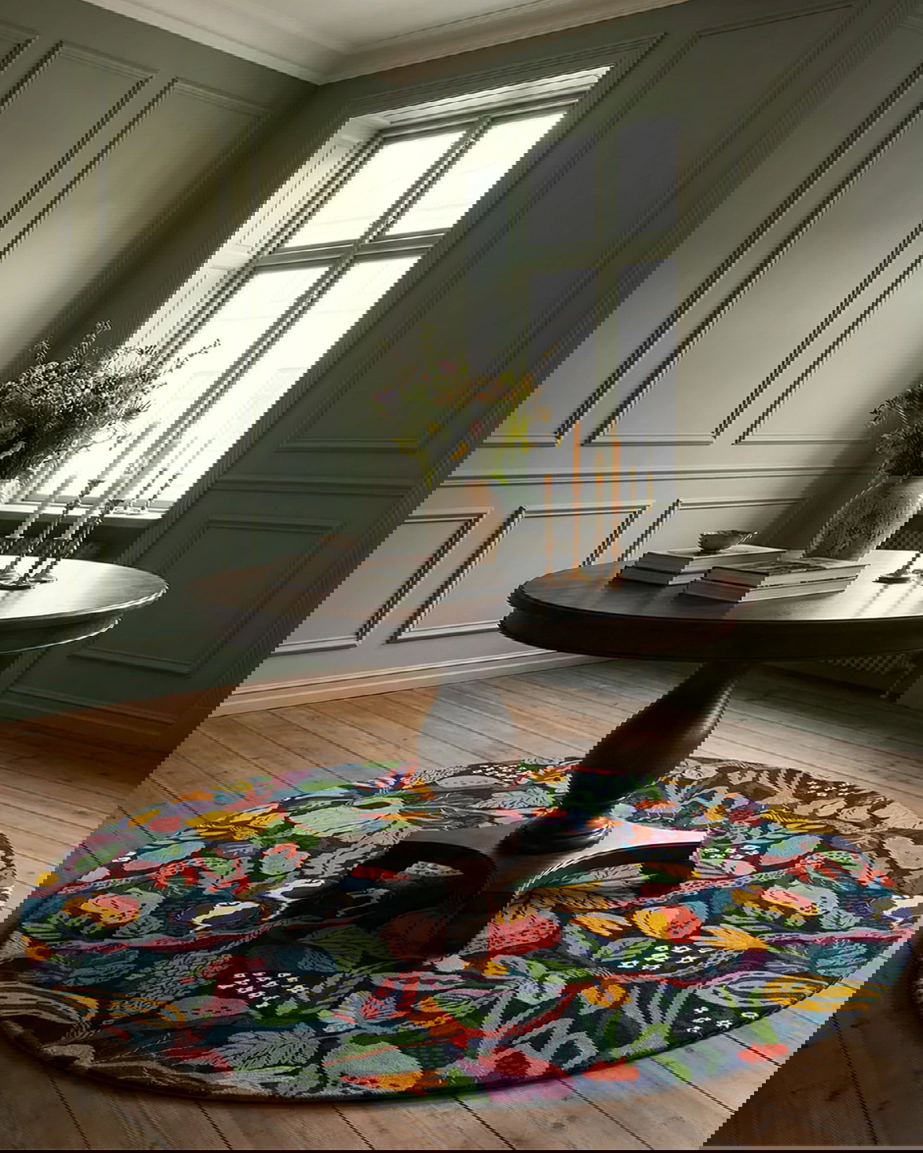 Heritage Garden round rug, charcoal