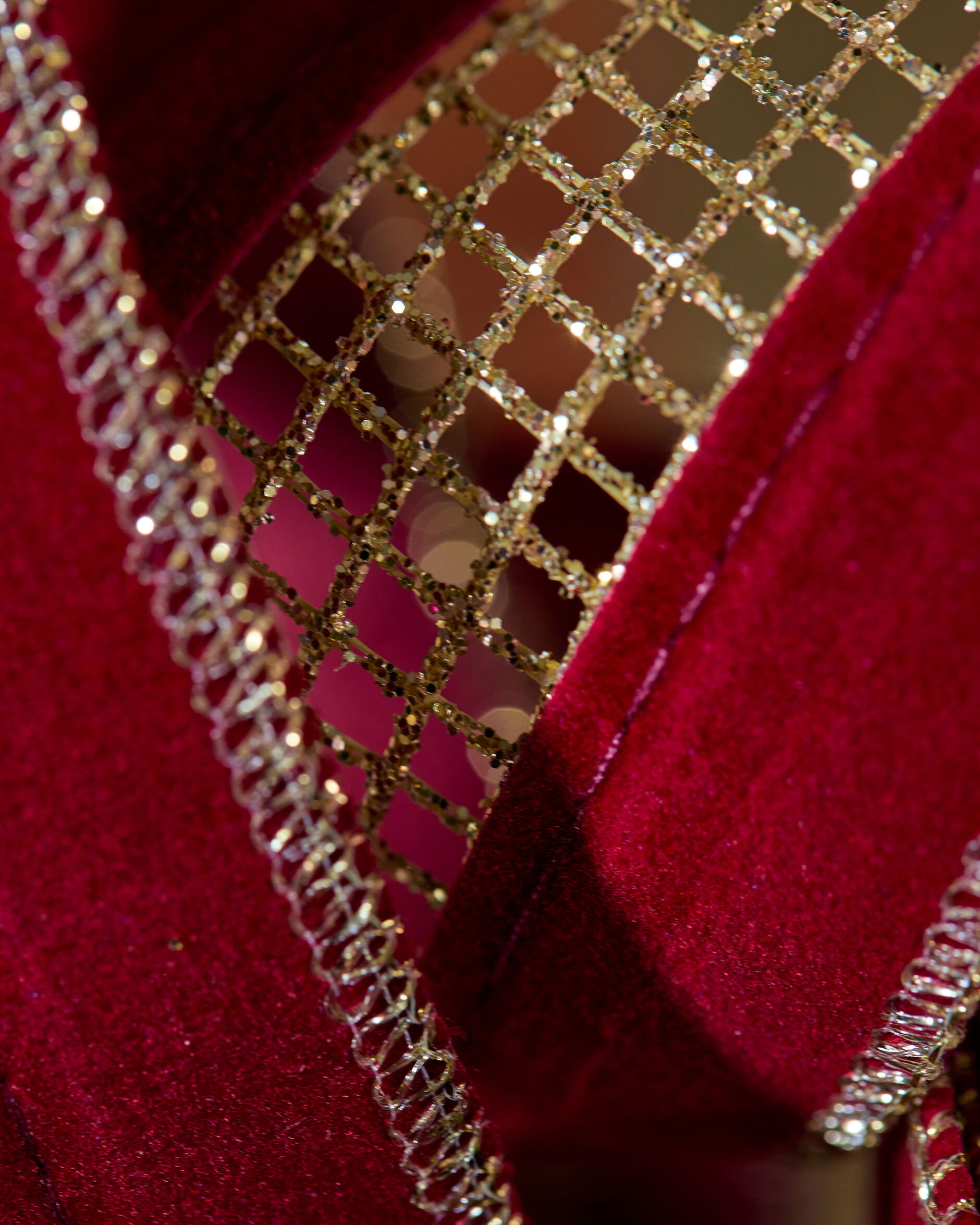 Eleanor textiellint rood/goud 4,5 m