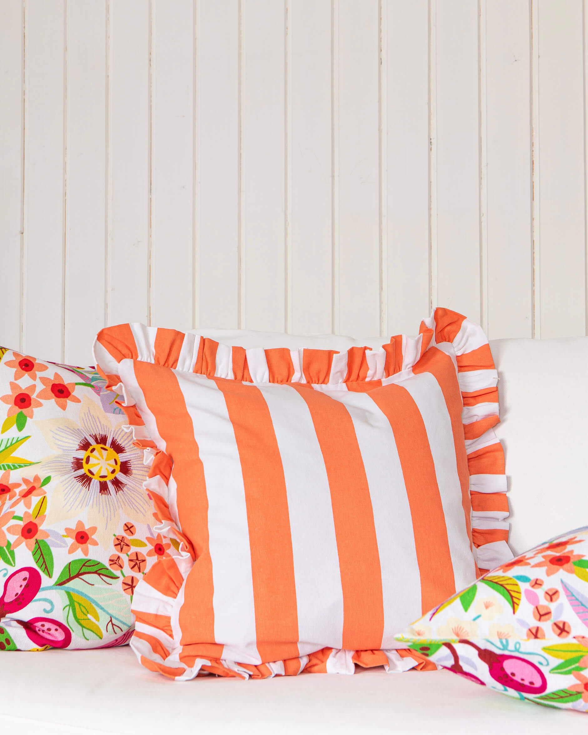 Ruffle Stripes kuddfodral korall