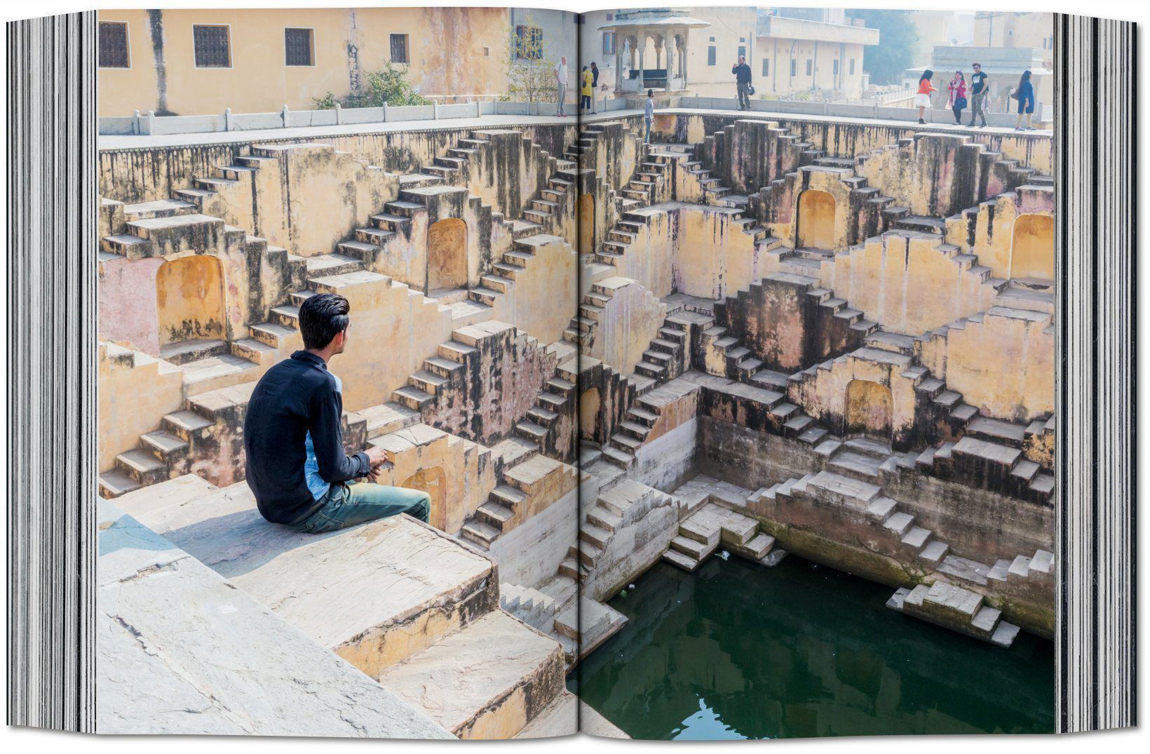 Dig it! Building Bound to the Ground