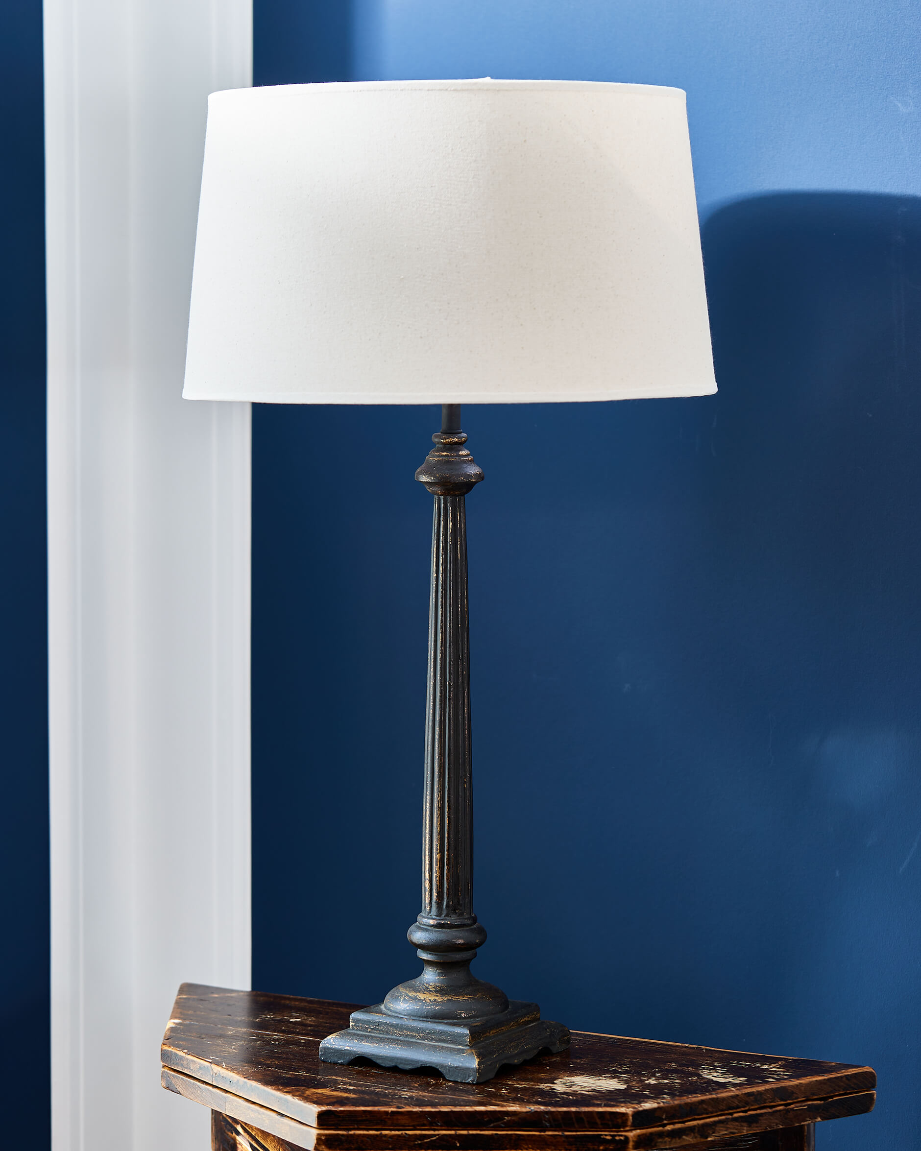 Lilith bordslampa brun