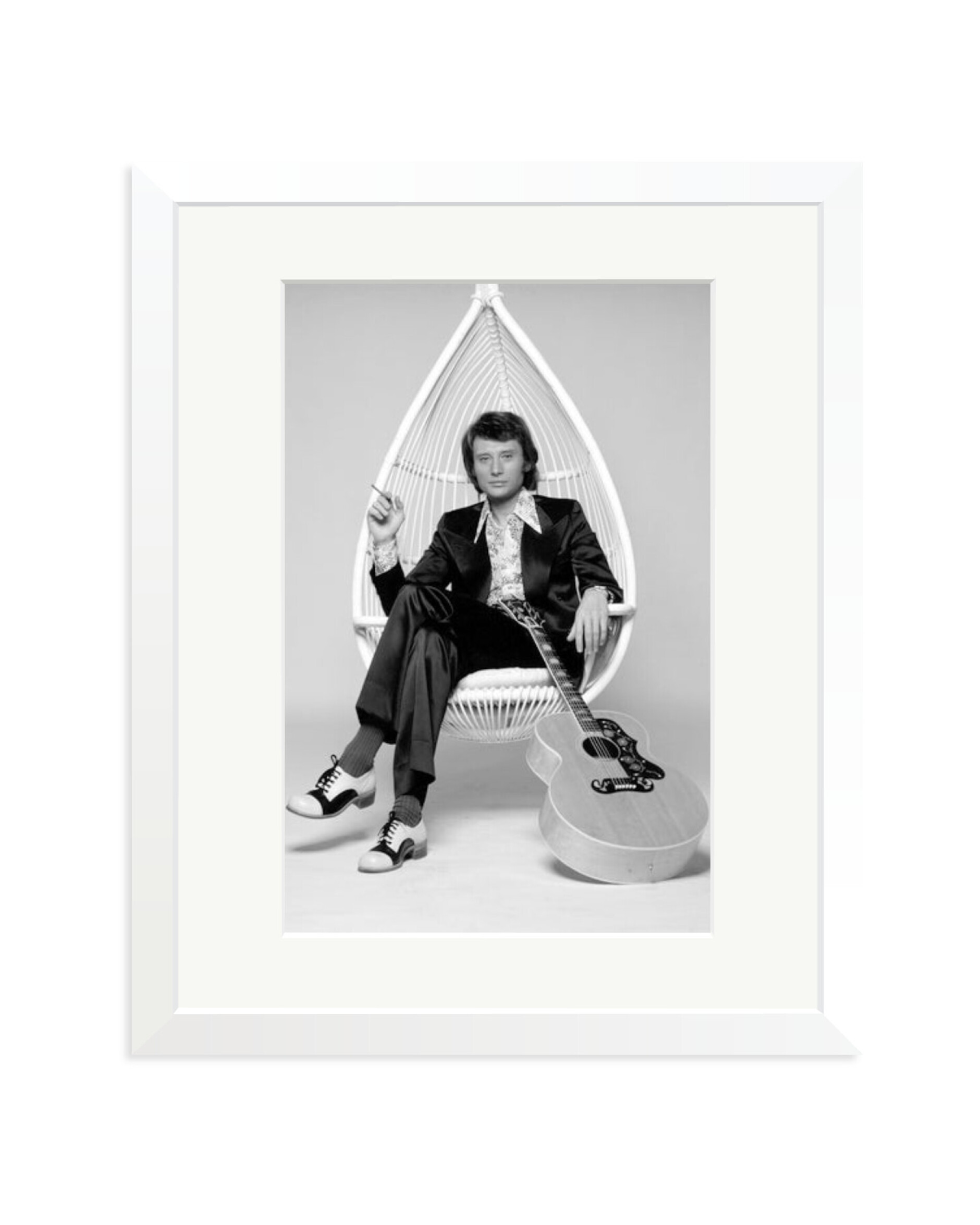 Johnny and his Guitar White / Medium