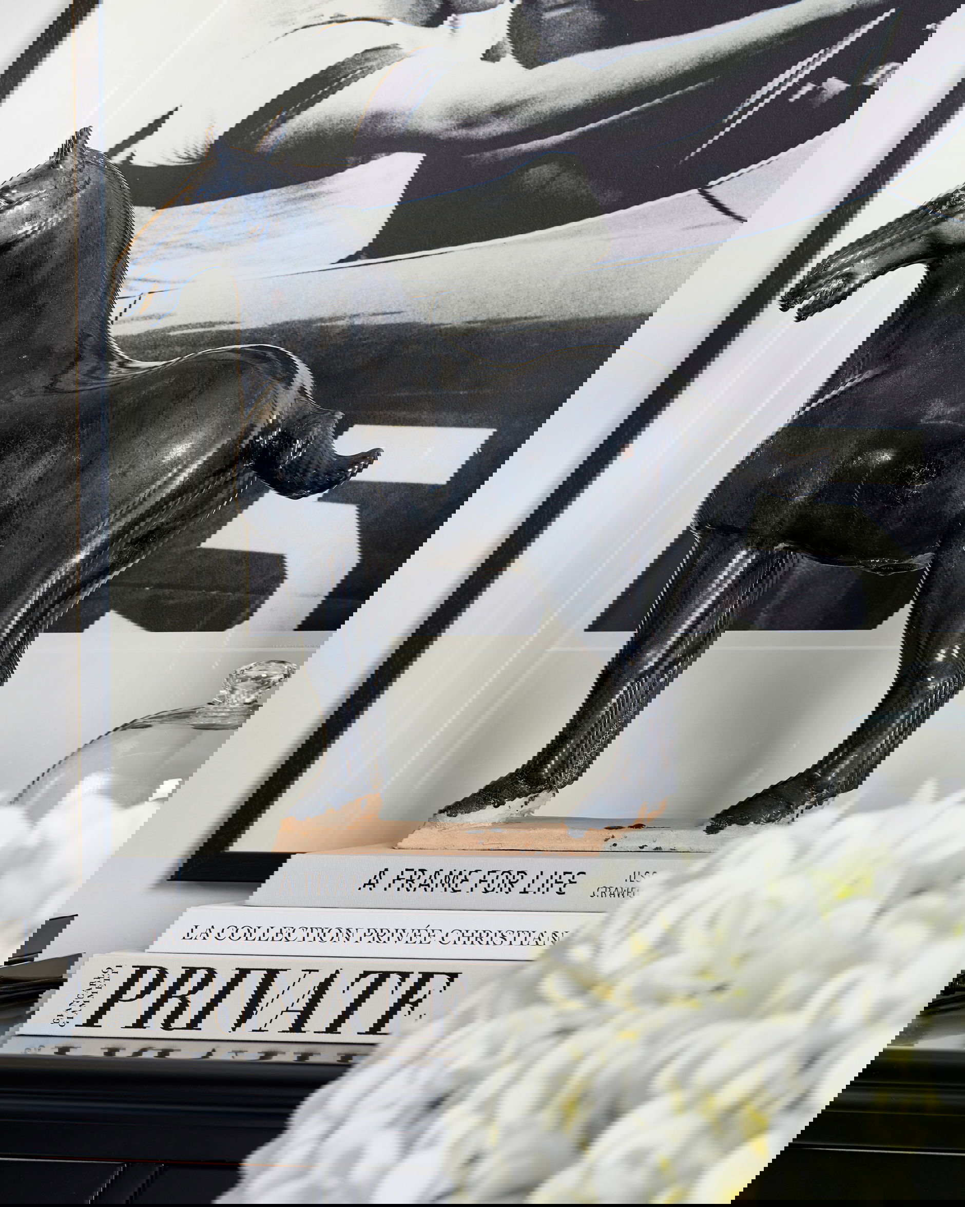 Tang häst skulptur svart