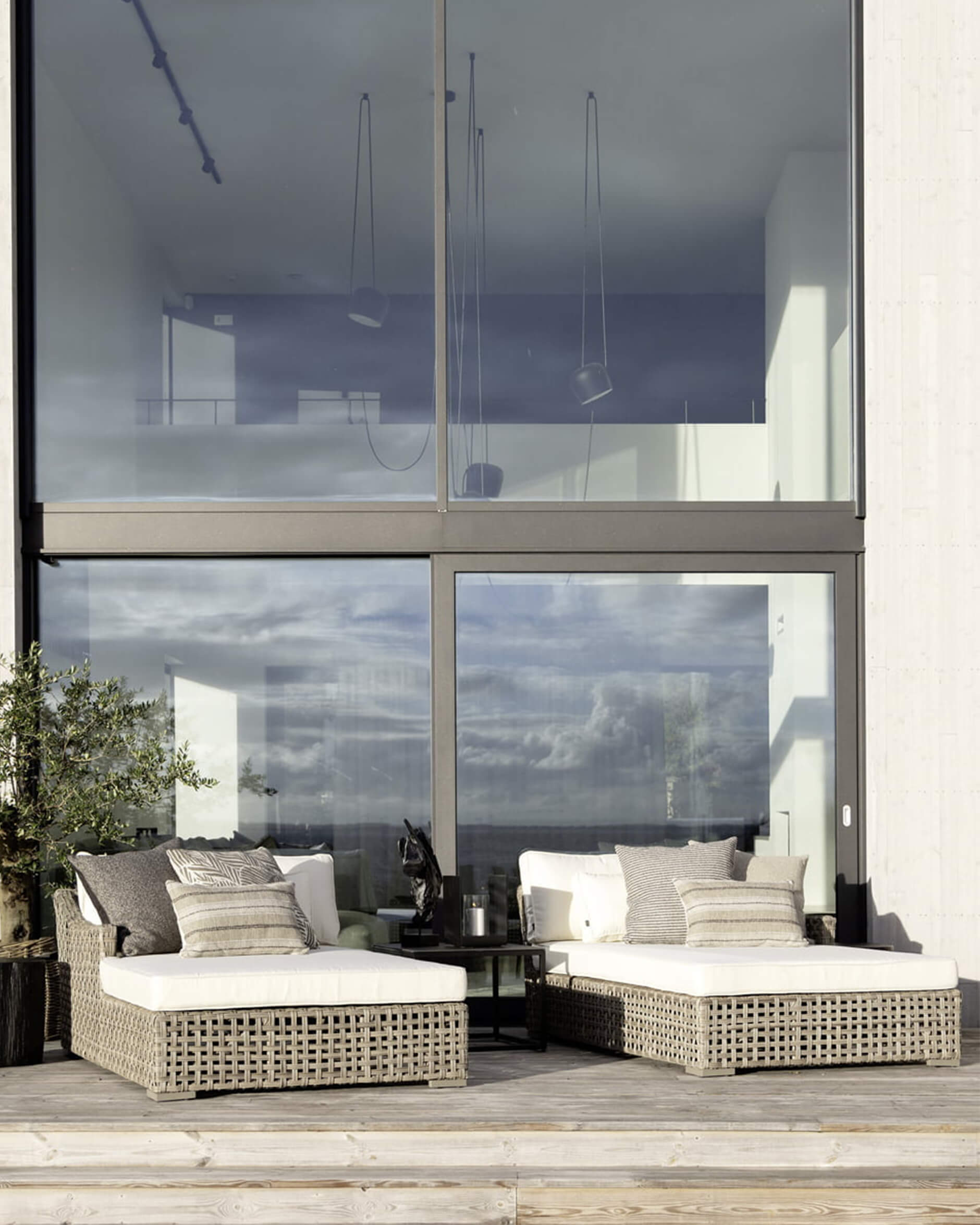 Romano sidobord grafit