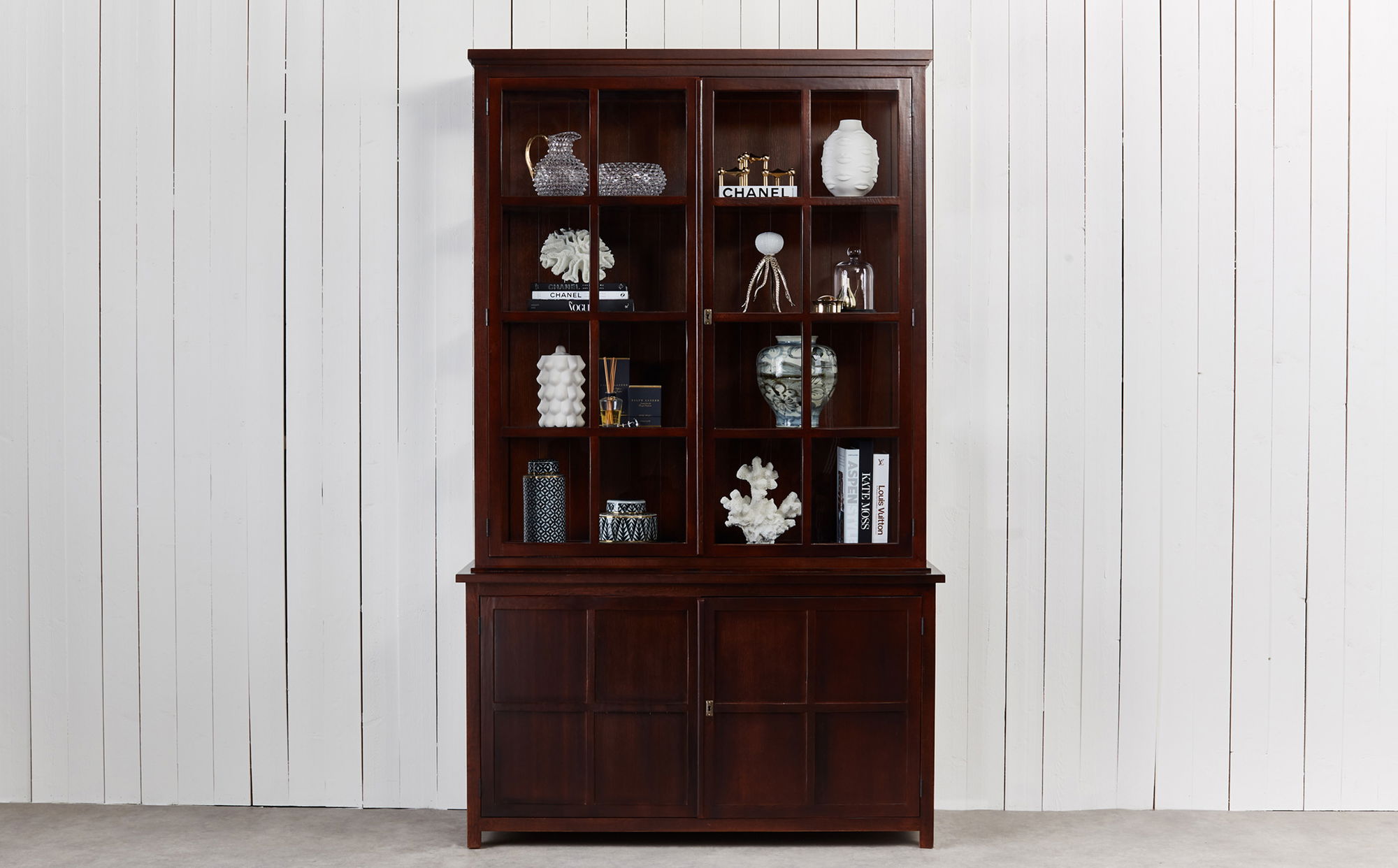 Rhode Island vitrinskåp noble newport brown