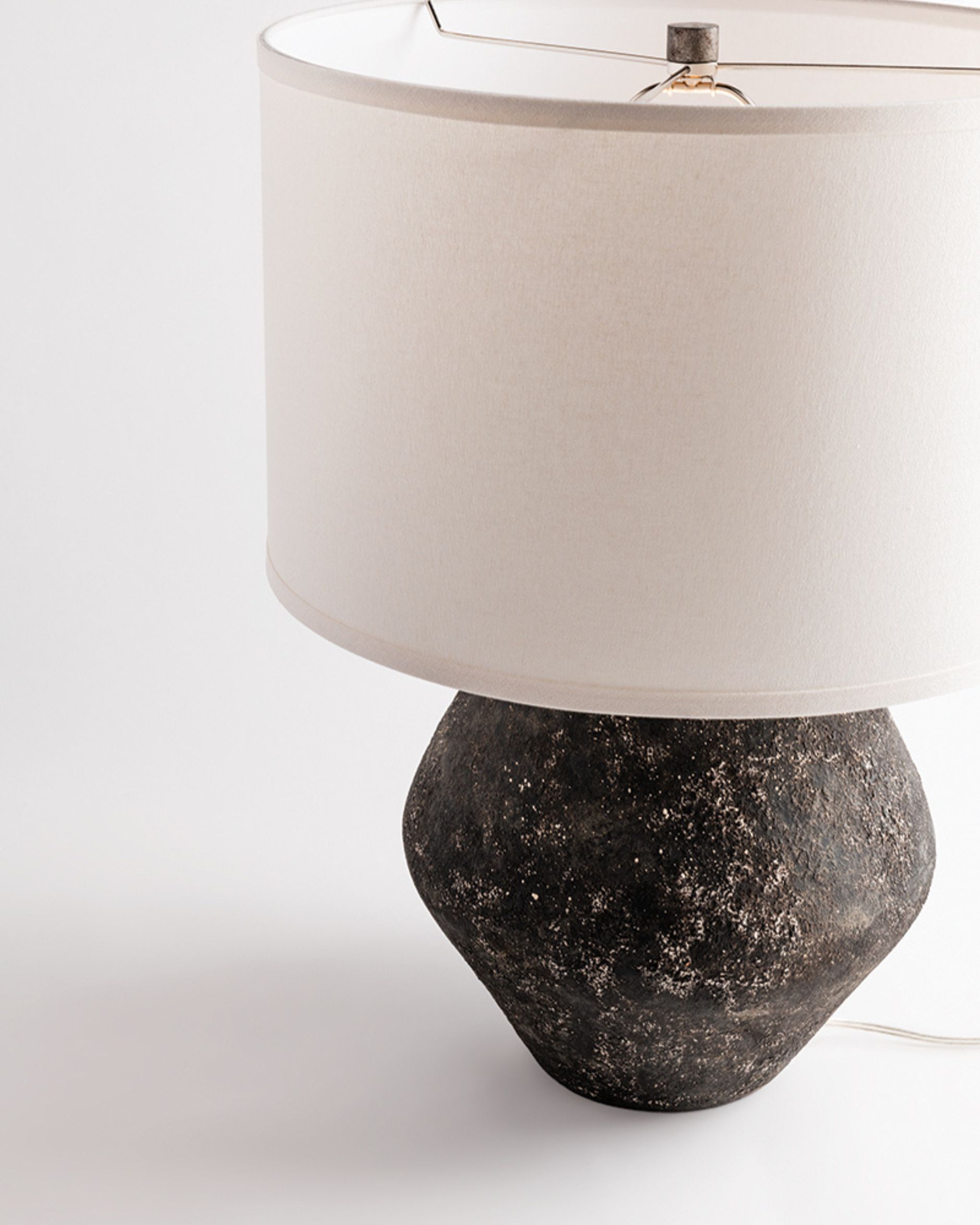 Artifact bordslampa svart