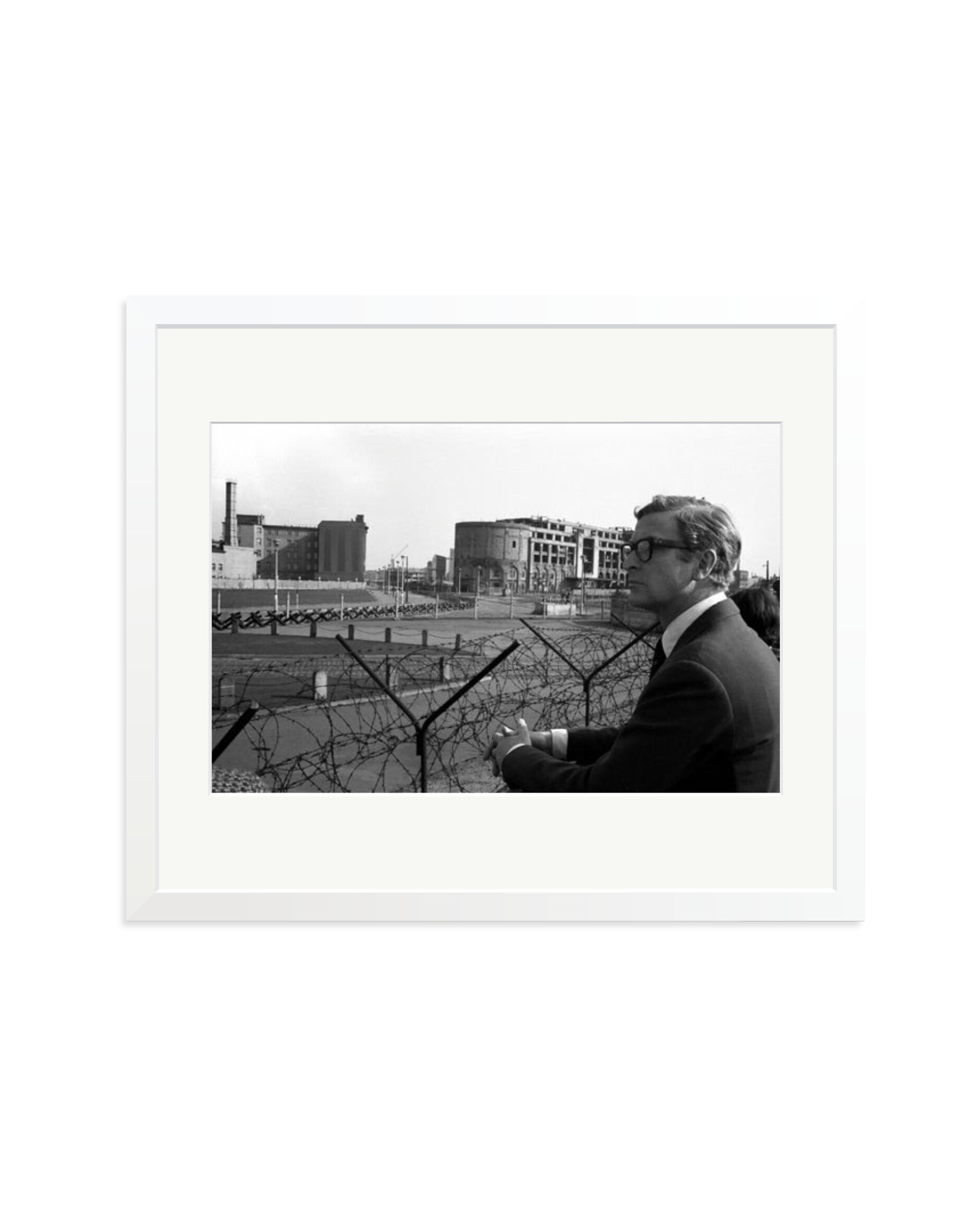 Michael Caine, Berlin, 1966 White / Large