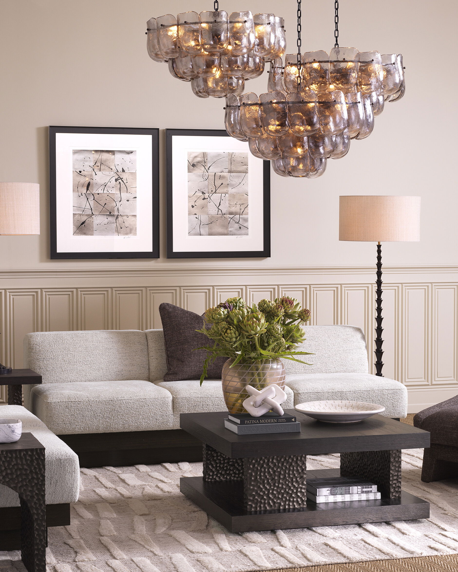 Bastion Sofa Seashell Off-White/Charcoal Veneer