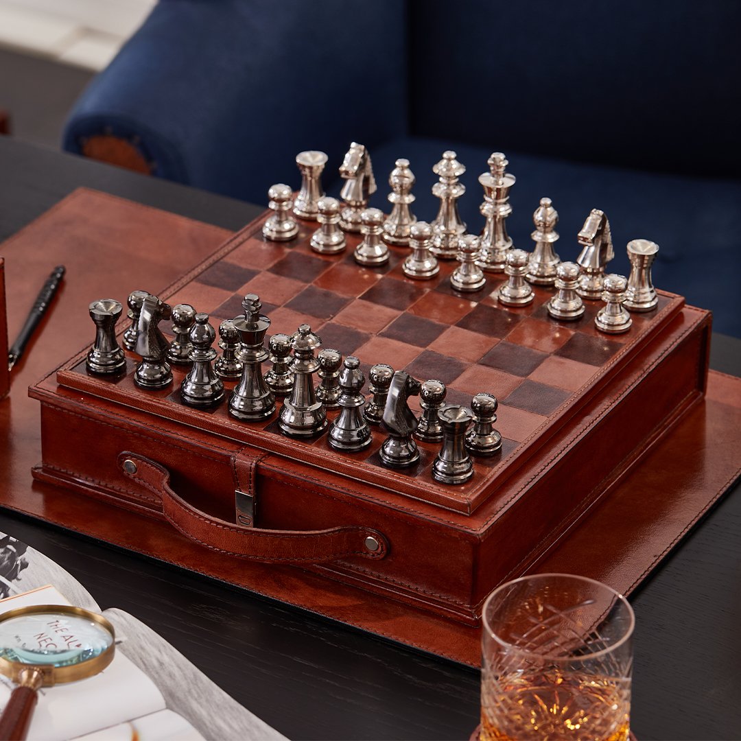 Kensington chess set leather/metal