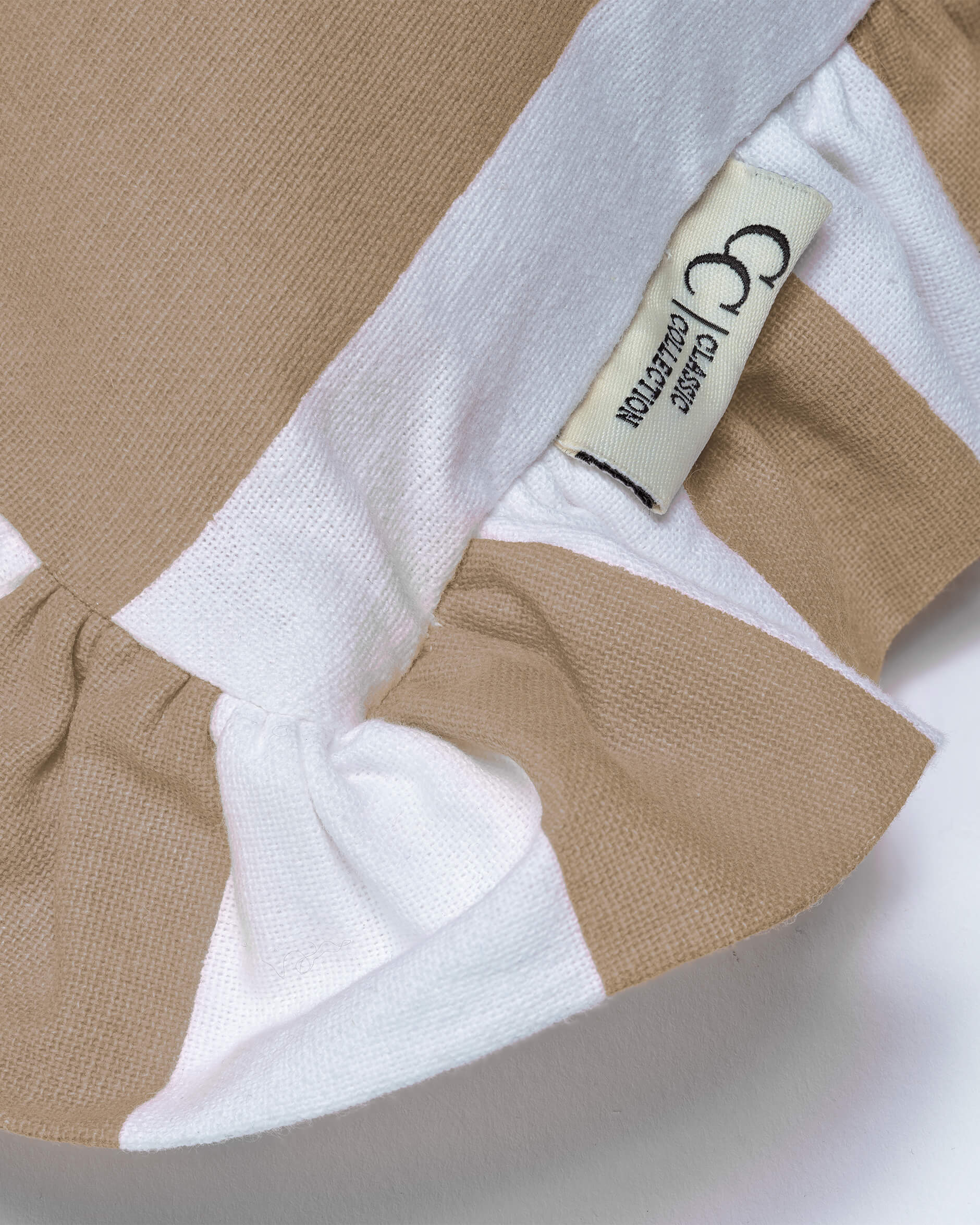 Ruffle Stripes kuddfodral beige