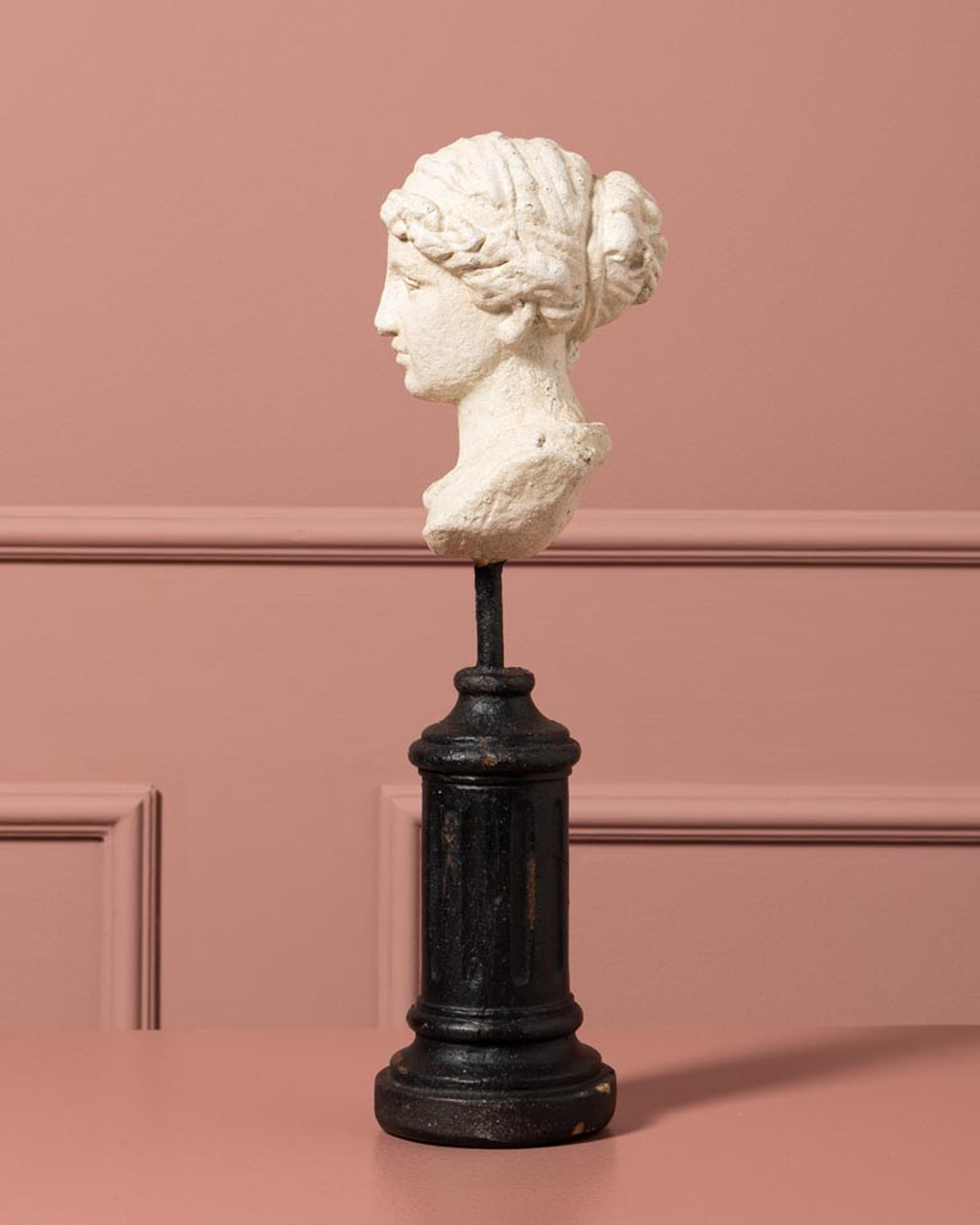 Lucretia sculpture