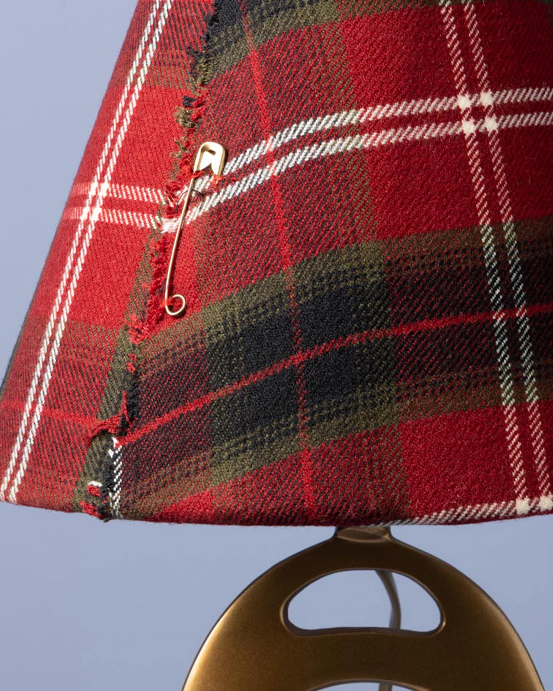 Stirrup table lamp