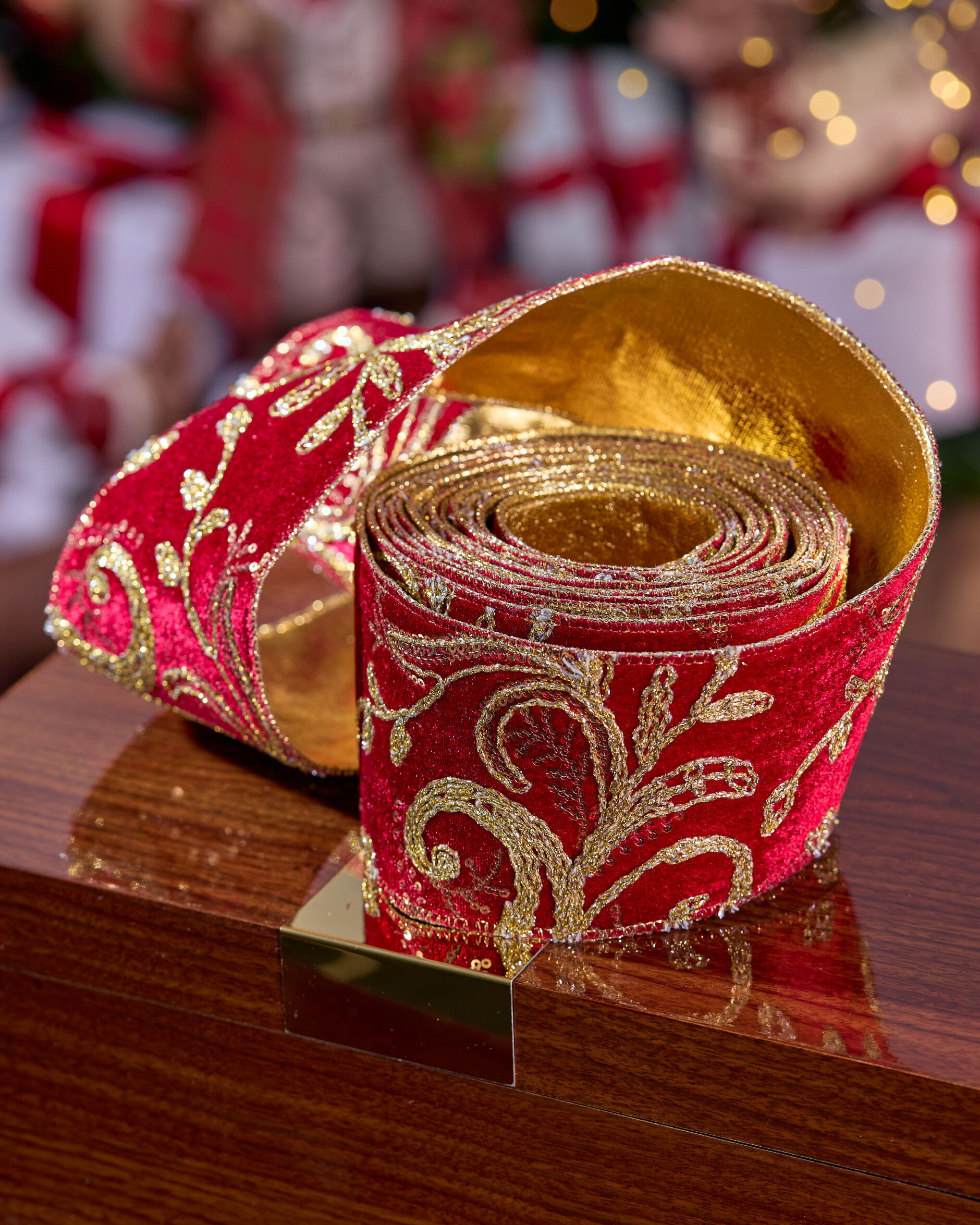 Lillian textiellint rood/goud 4,5m