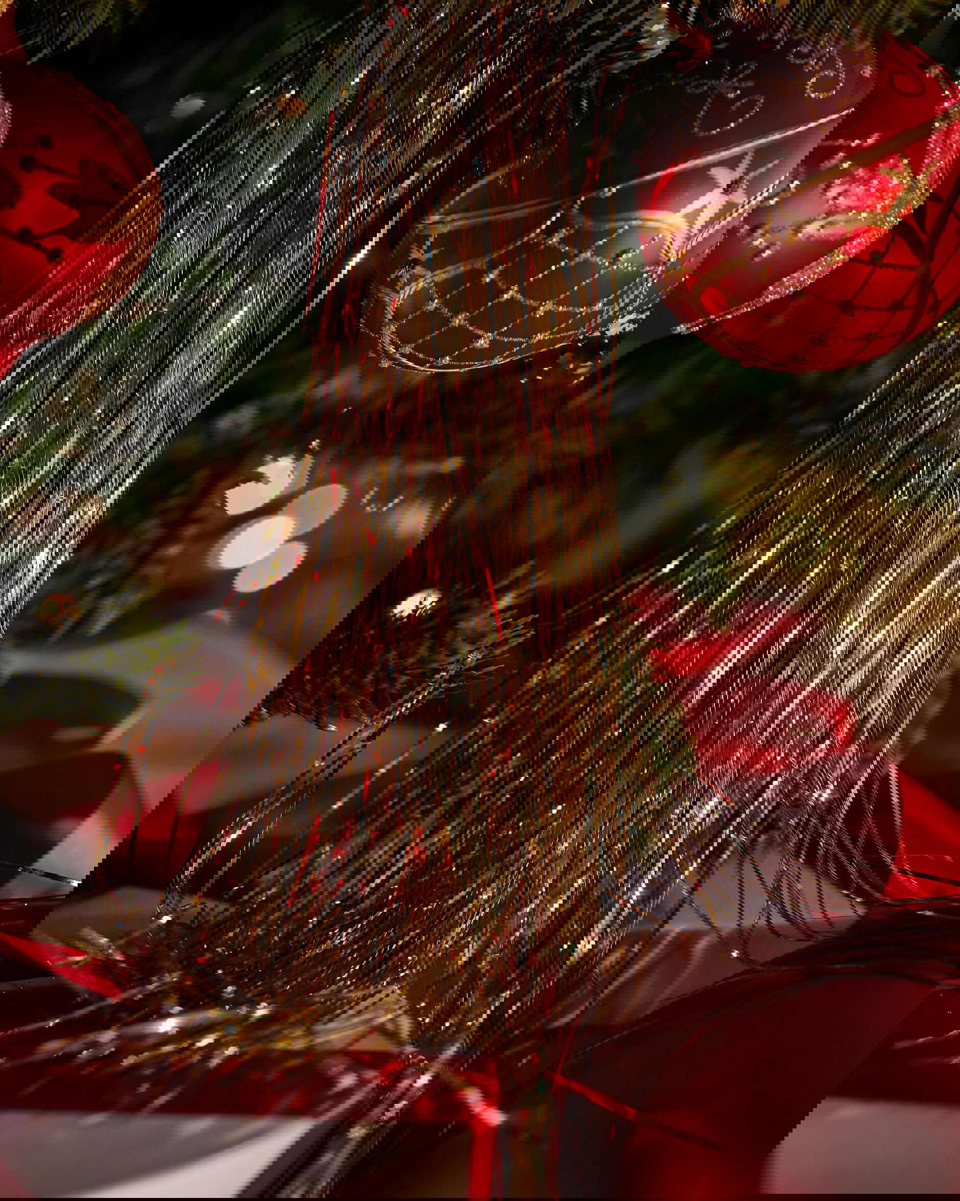 Lametta joulukoristeita kultaa