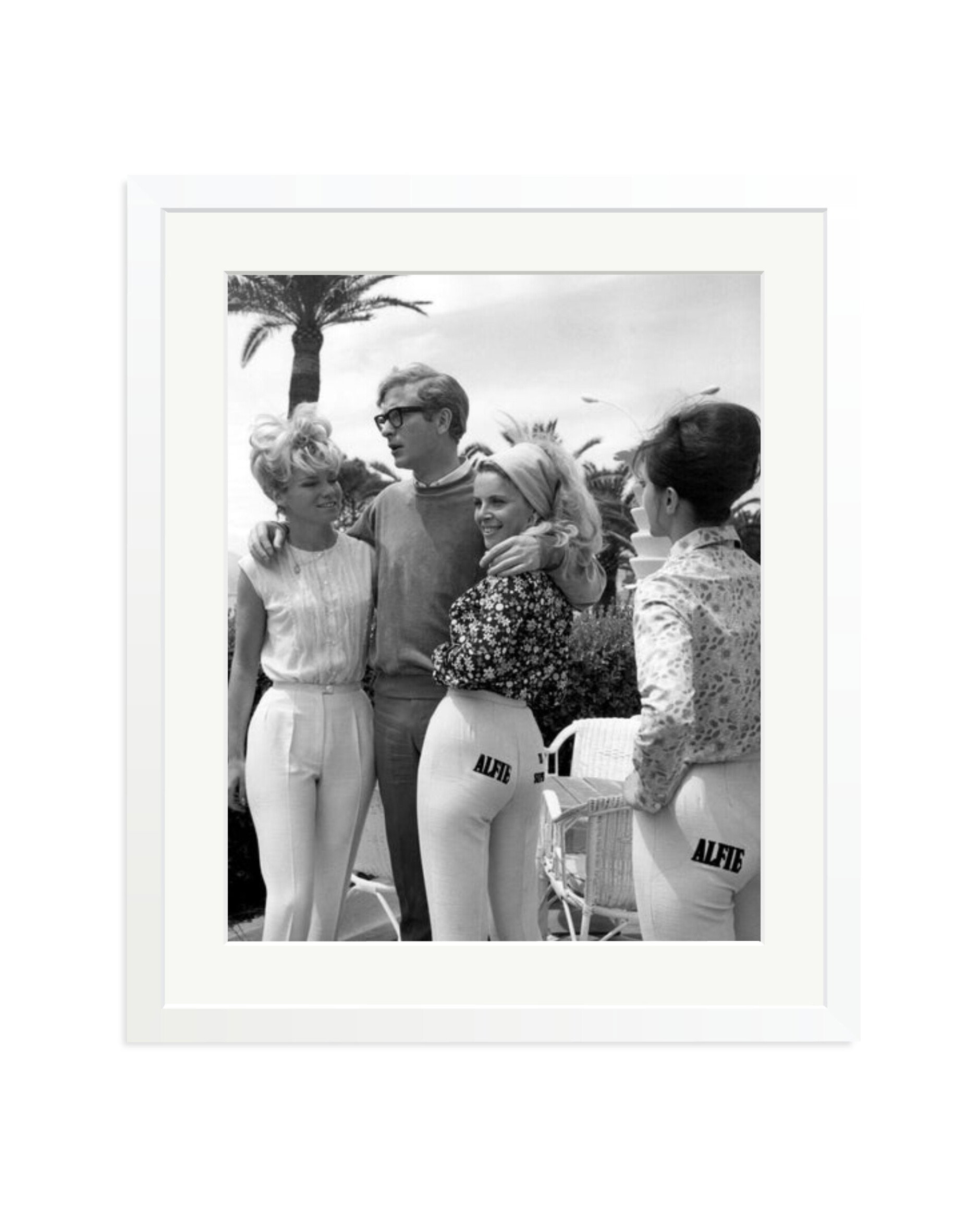 Caine With 'Alfie' Models White / Large