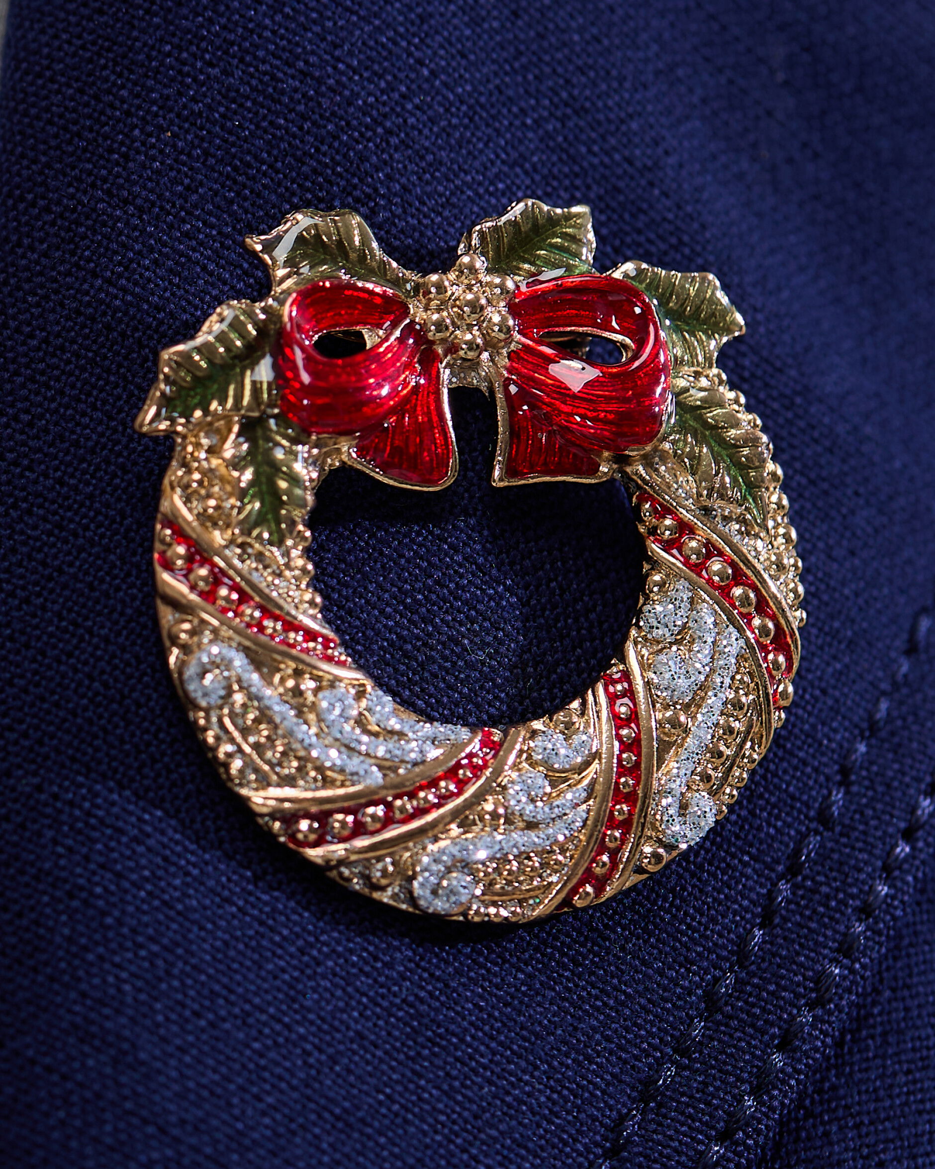 Selma Christmas Wreath Brooch Red