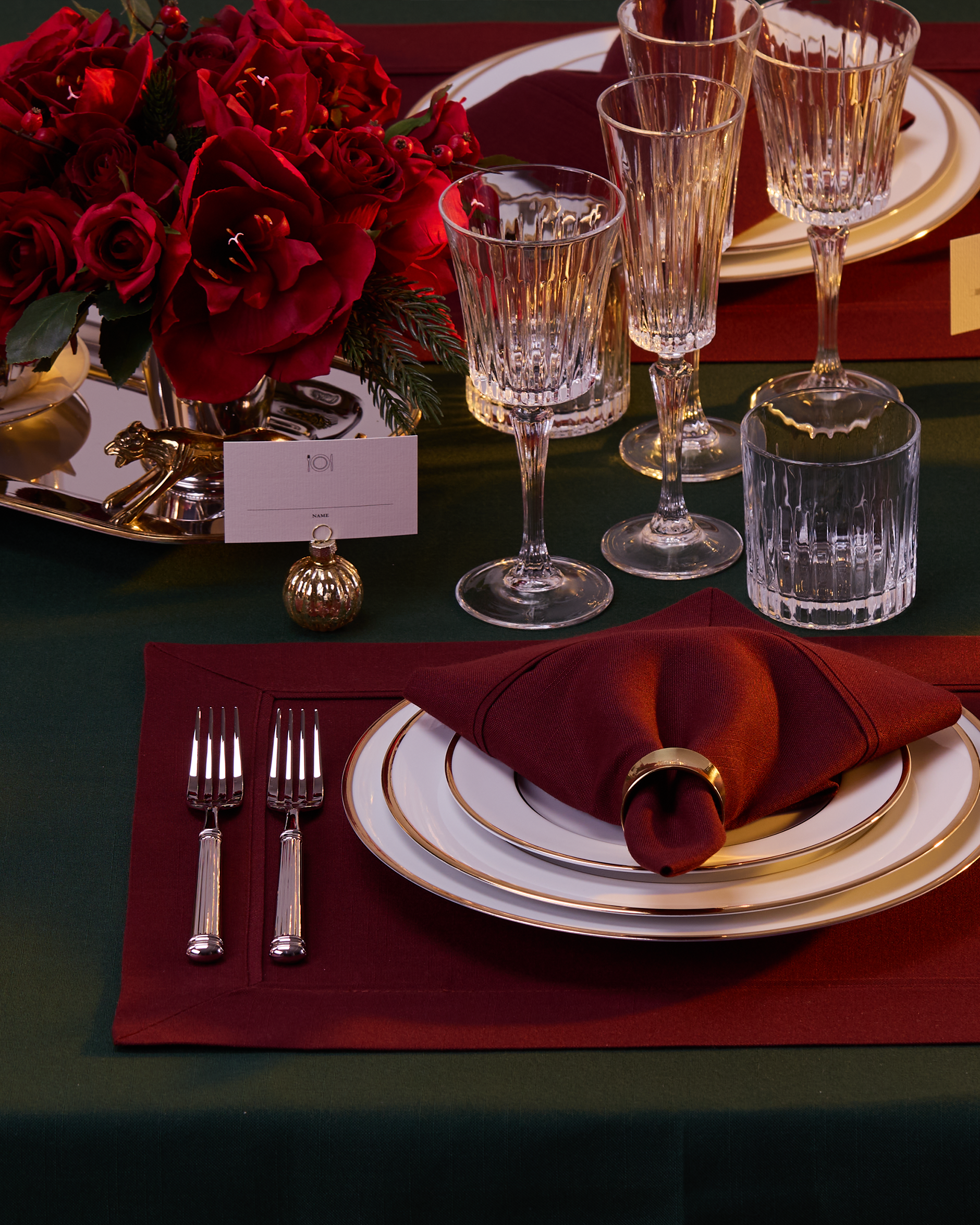 Castleford dark red placemat