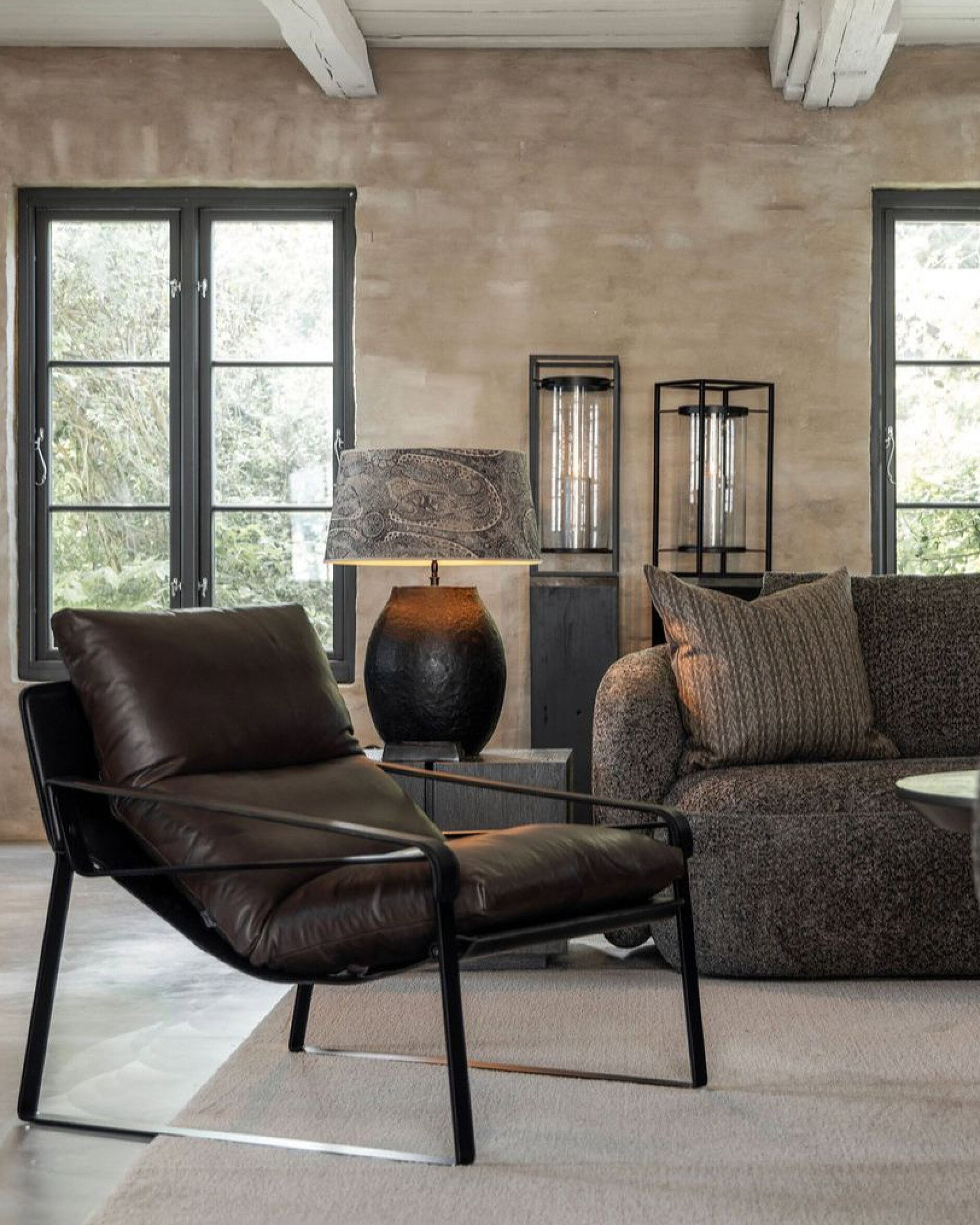 Fiora black table lamp