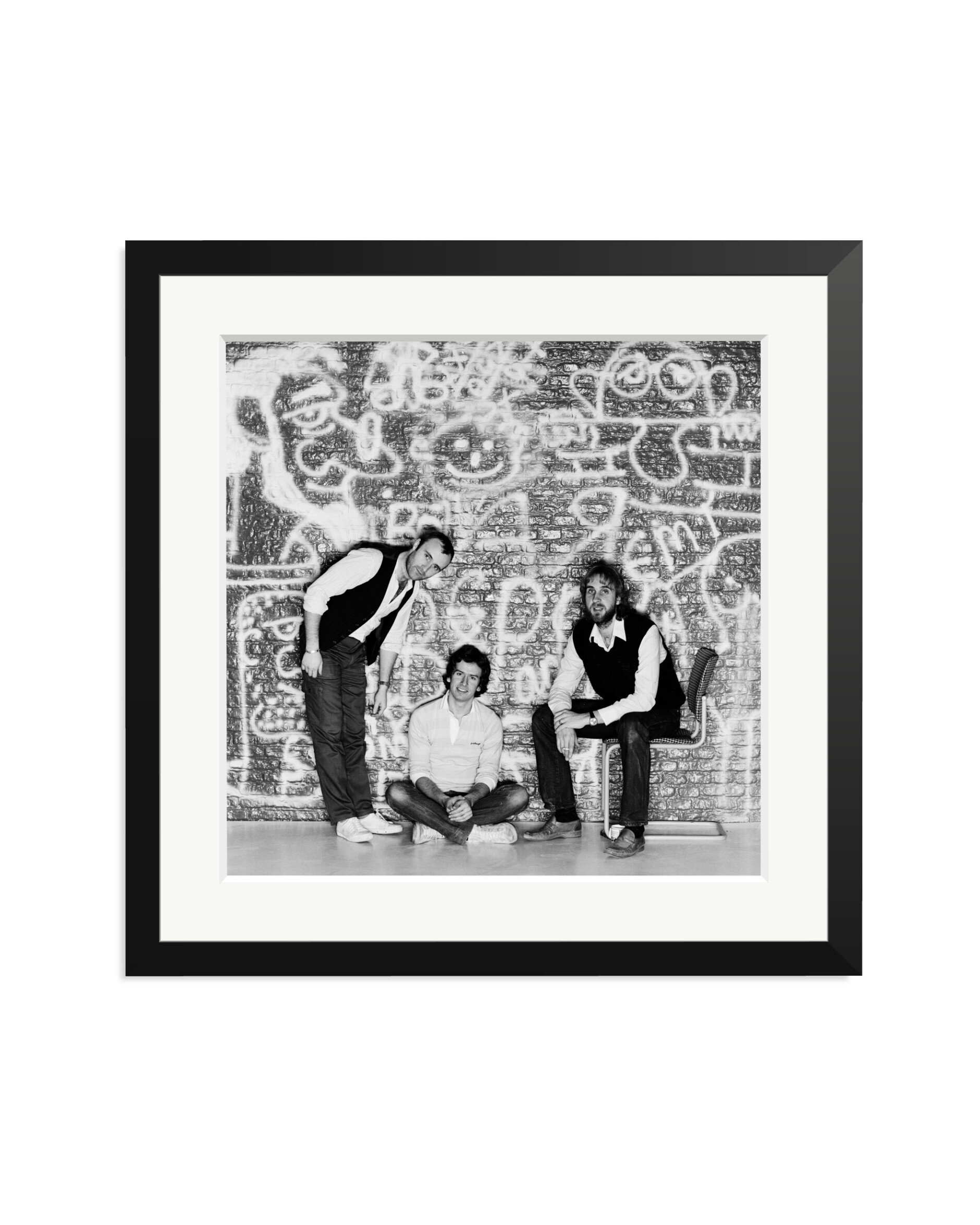 Genesis in Sheperton Studios Black / Large