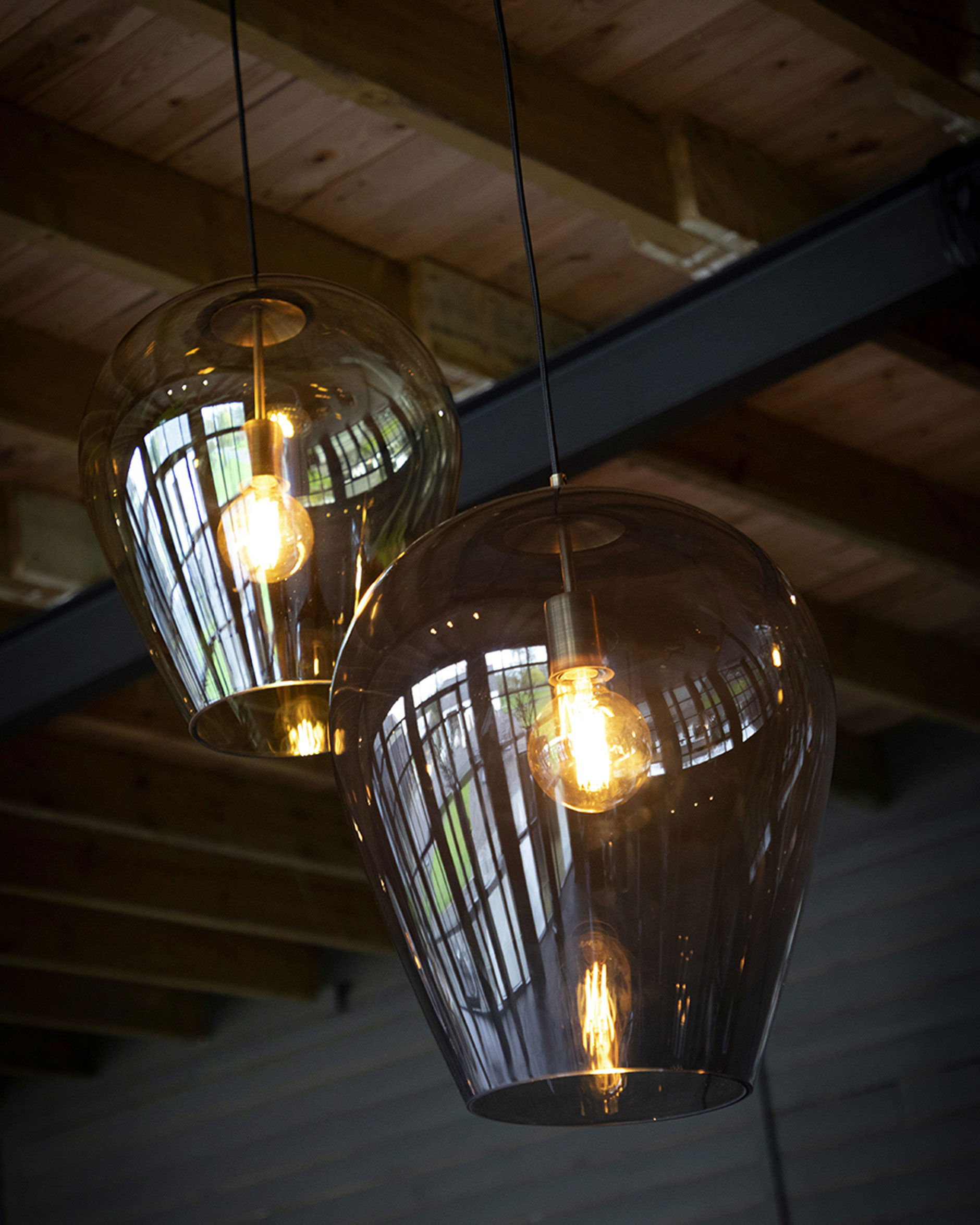 Infinity taklampa grå