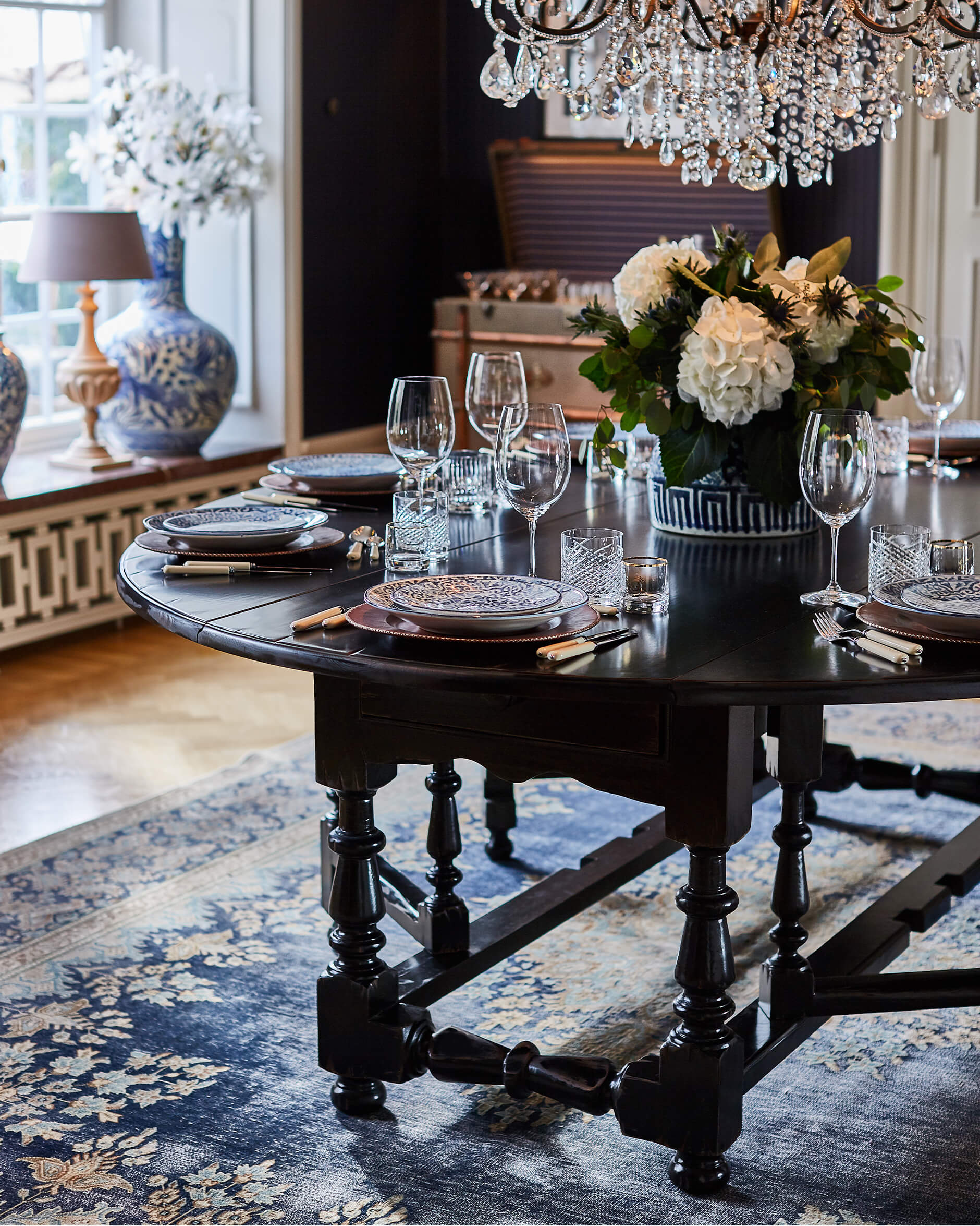 Balmoral matbord estate black