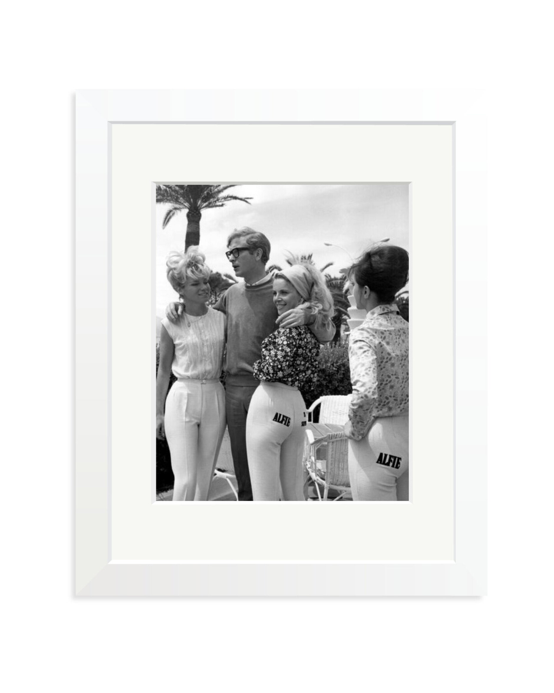 Caine With 'Alfie' Models White / Small