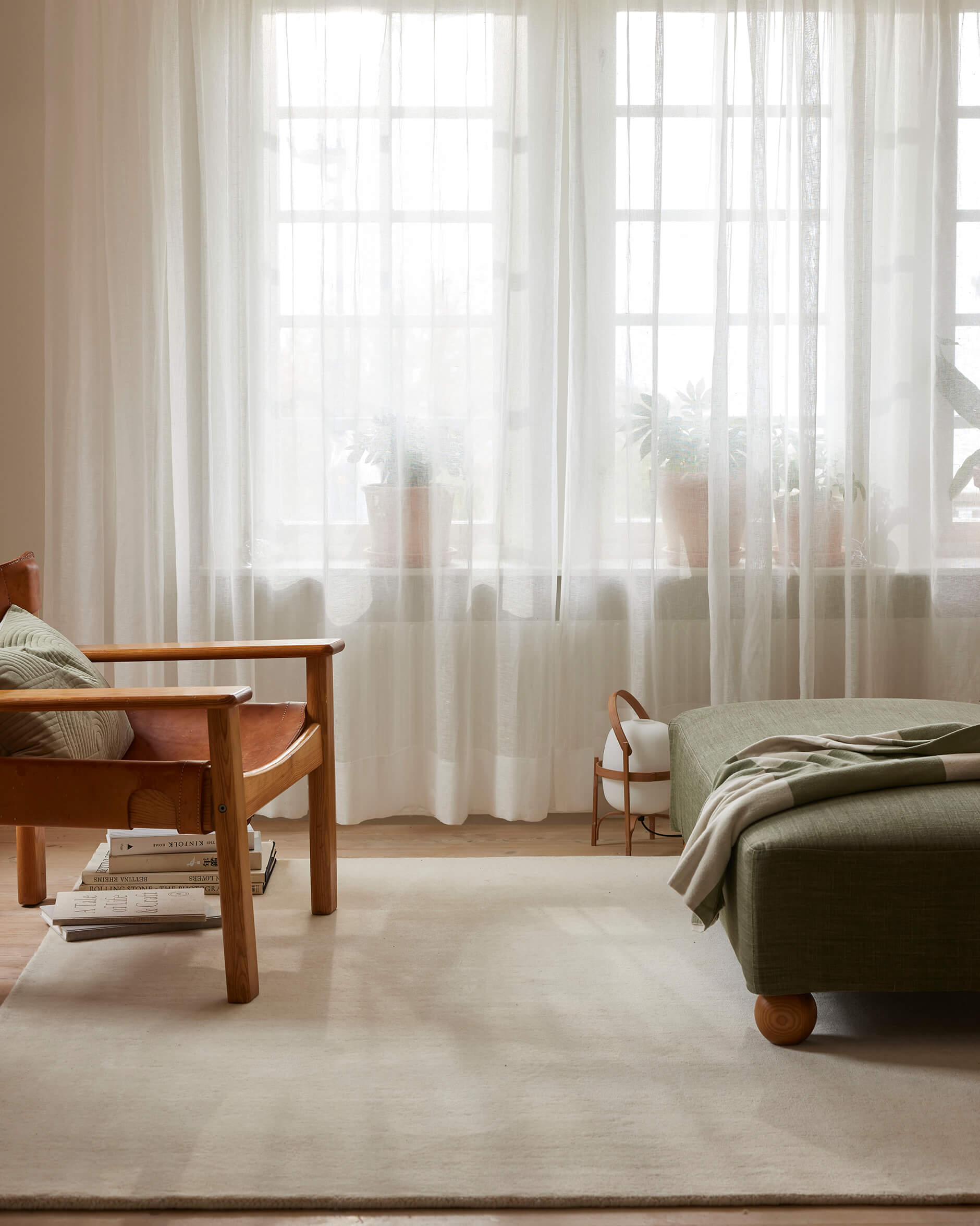 Solid matta off-white