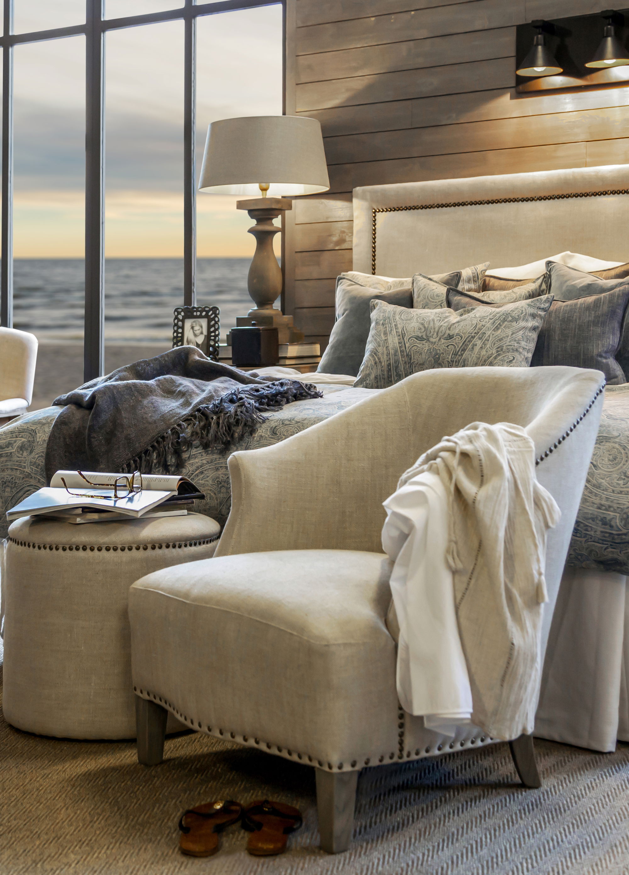 Nice fotpall linen sand