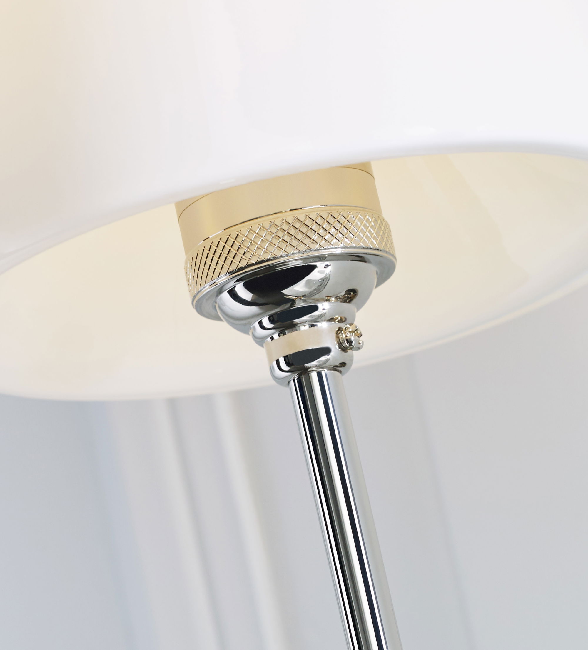 Bryant vägglampa nickel/vit