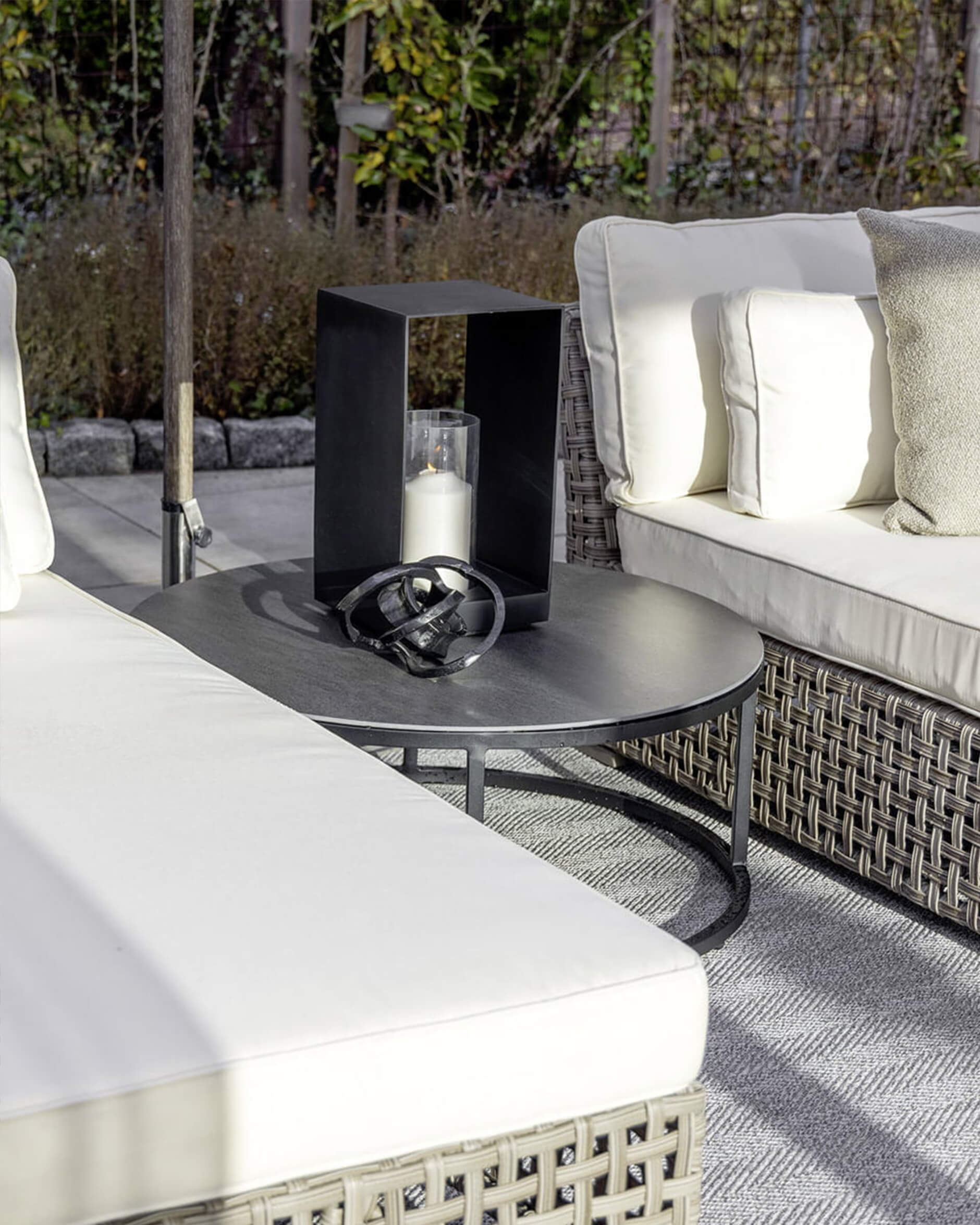 Romano soffbord rund grafit