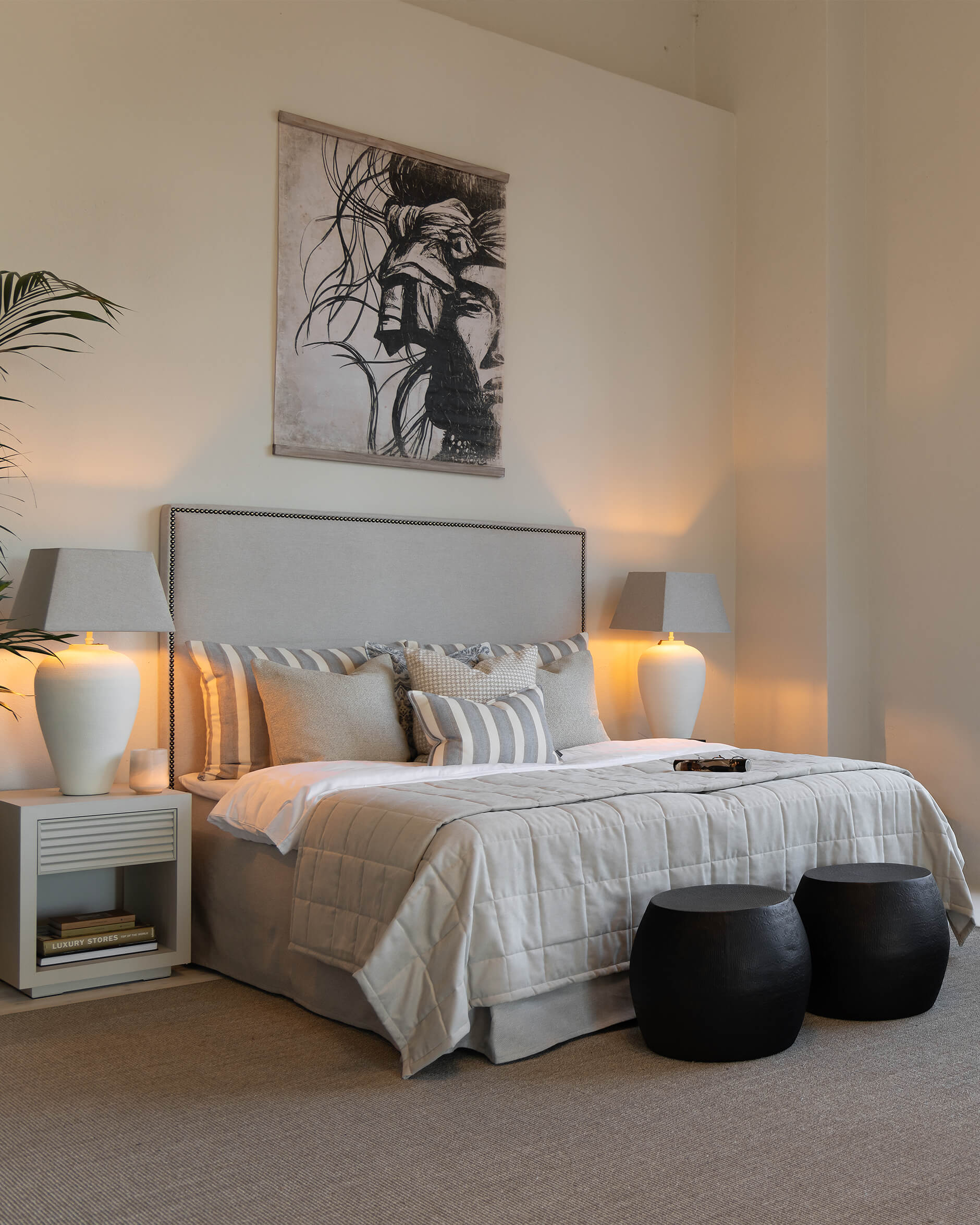 Fiora sidobord antik brons