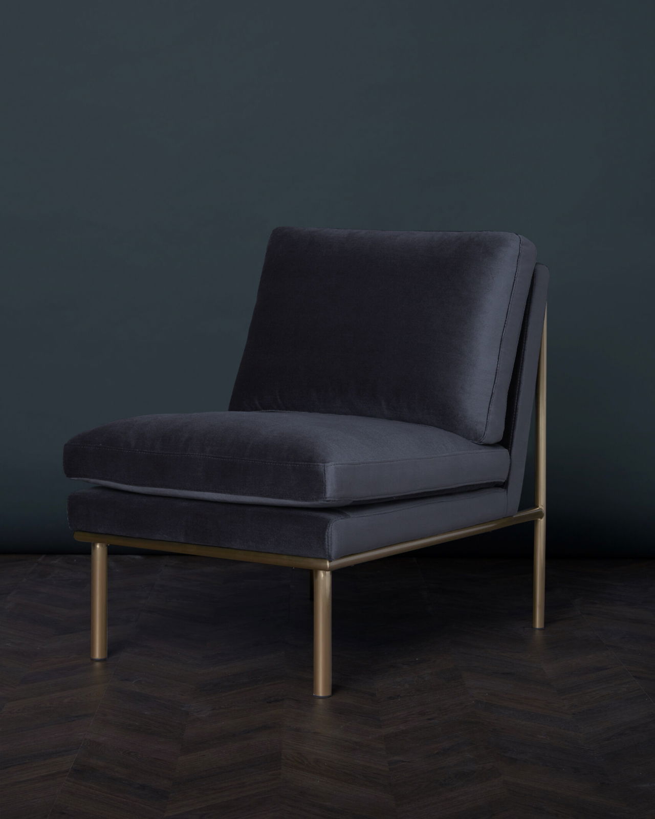 April loungefåtölj black pearl/mässing