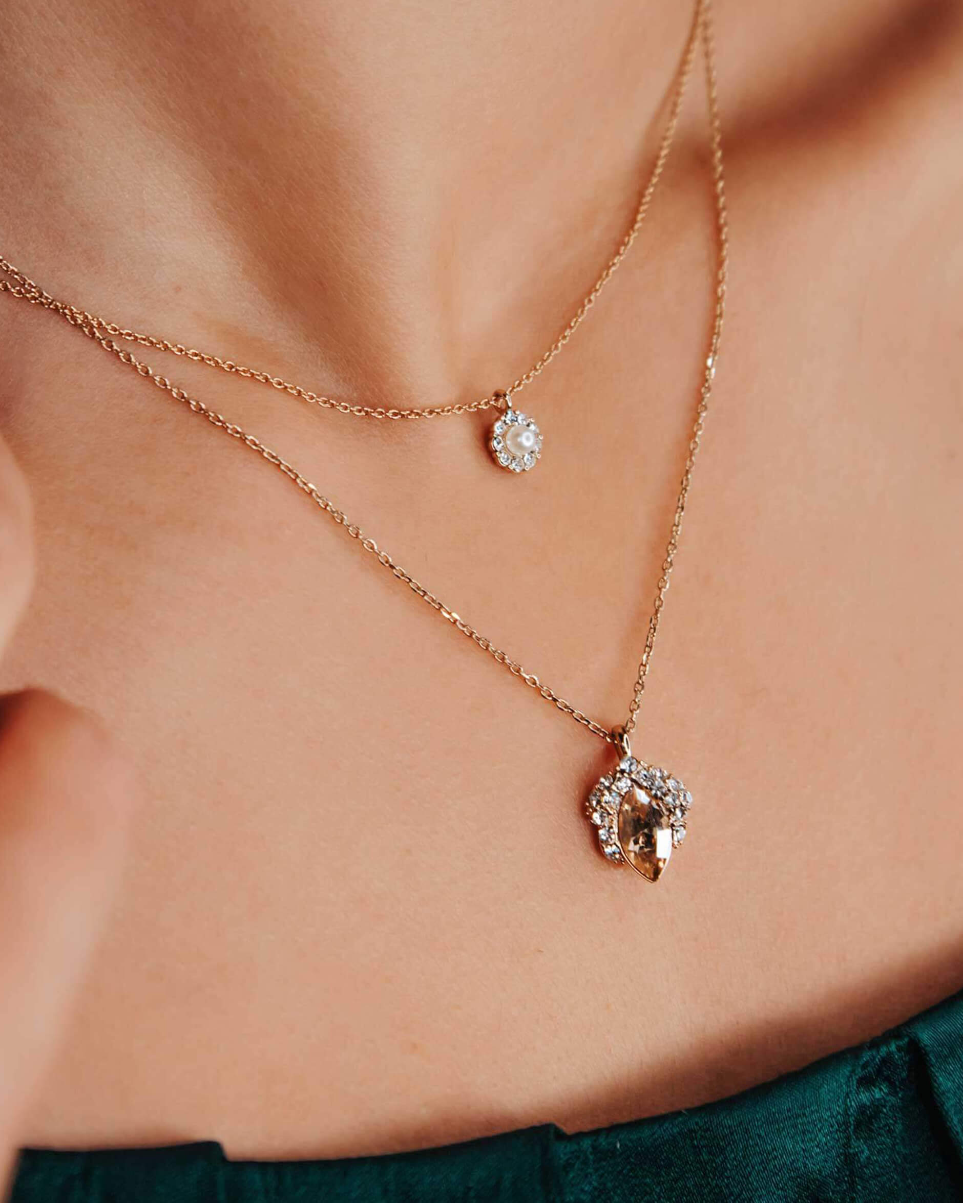 Petite Camille halsband golden shadow