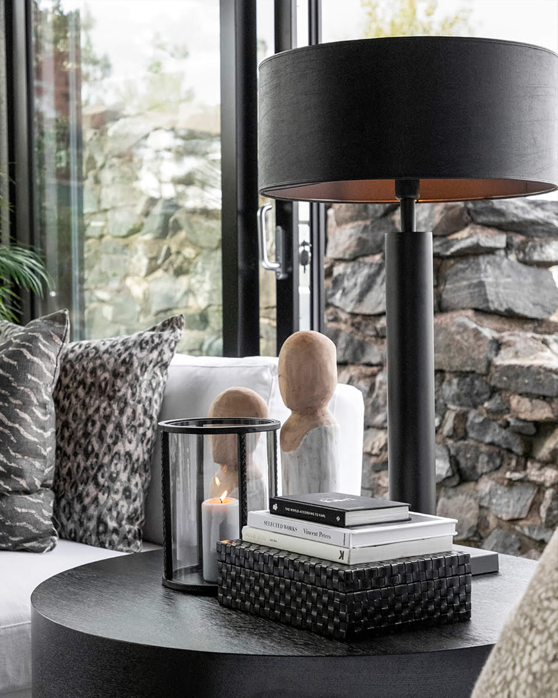 Milan Lampfoot Black