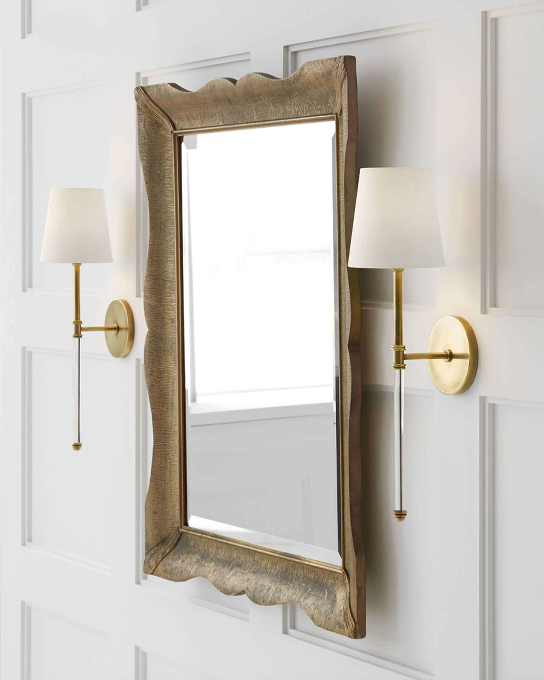 Abigail vägglampa mässing