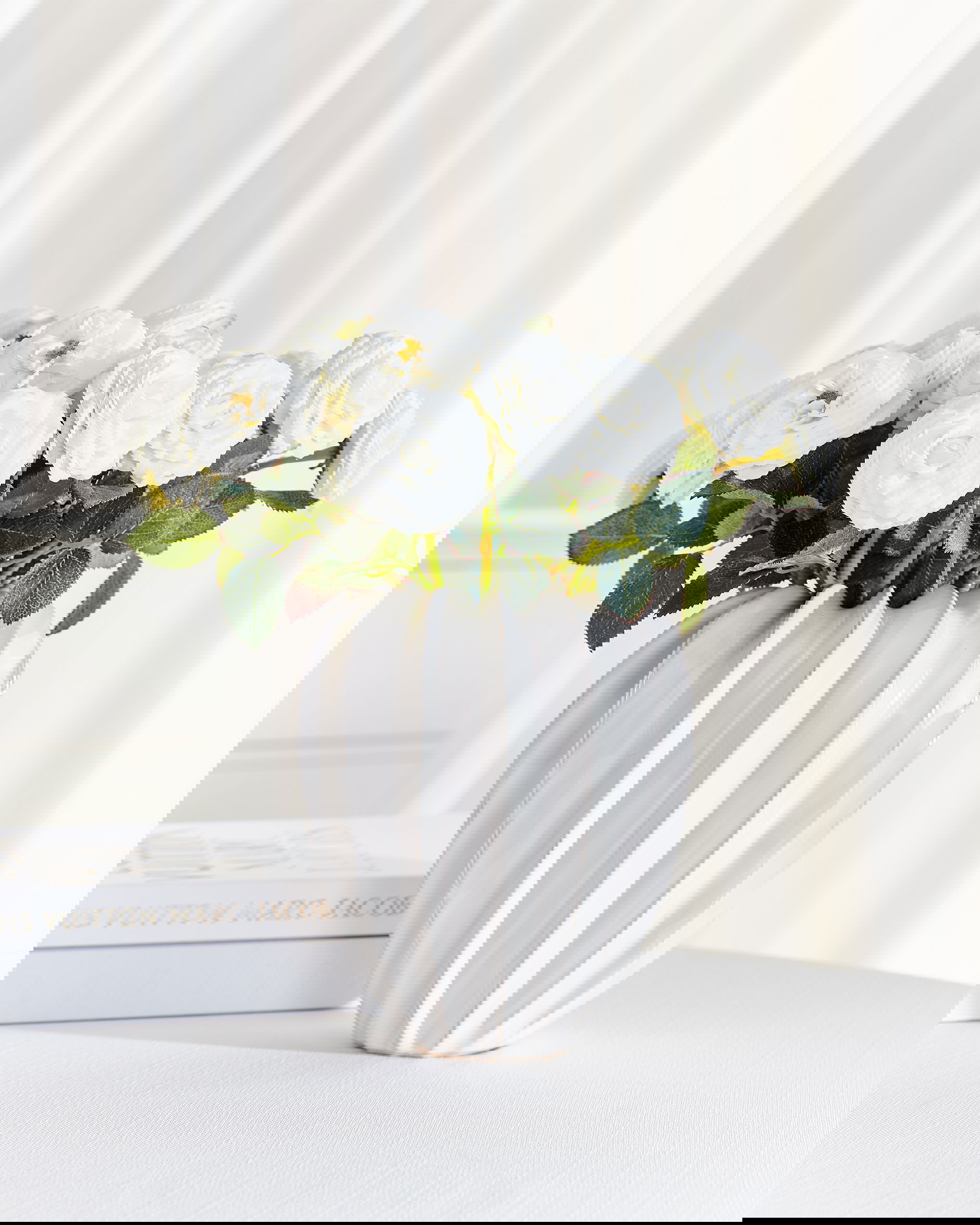 Lillian vas off-white