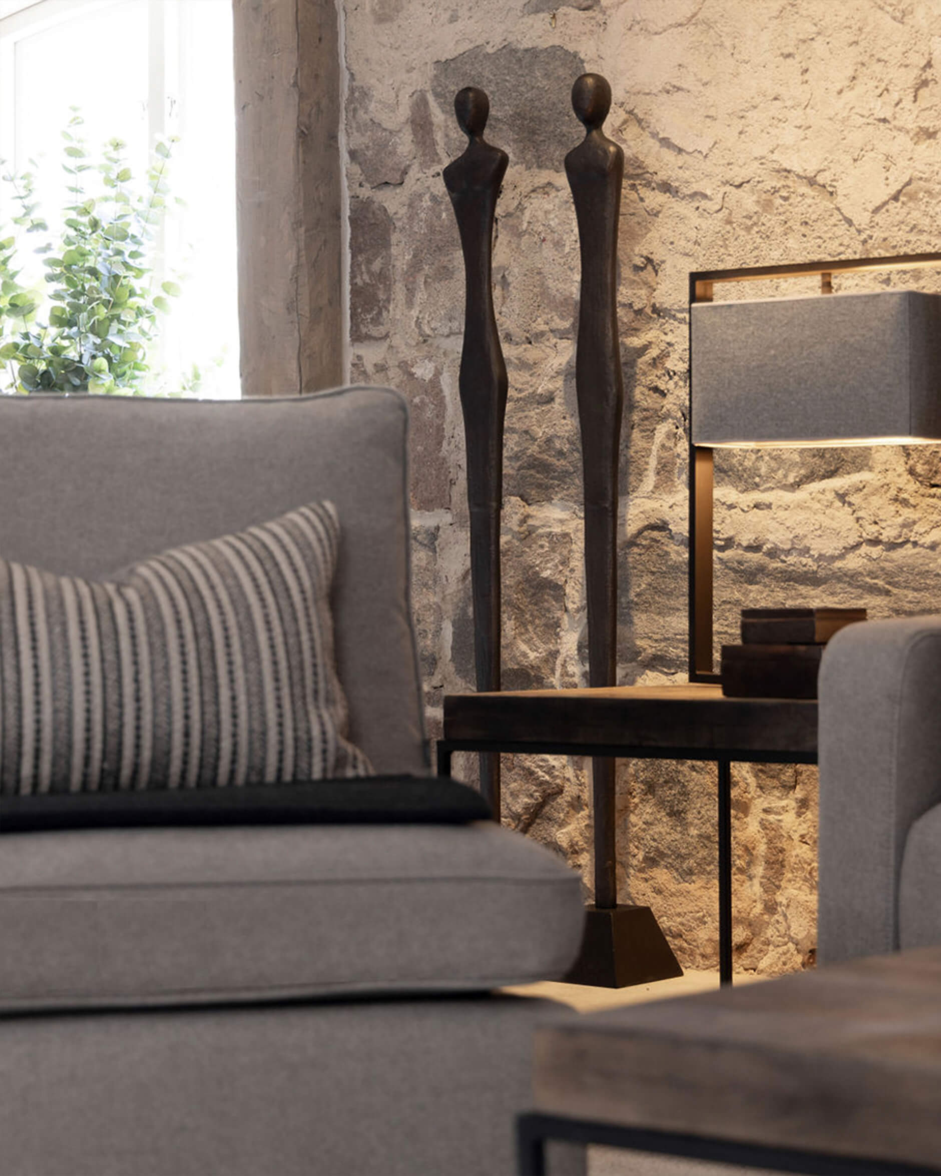 Donna veistos musta OUTLET